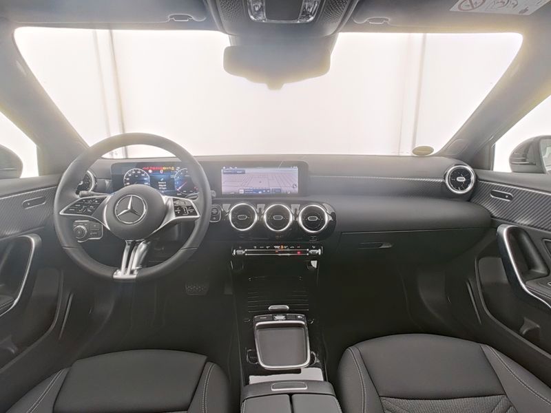 Fahrzeugabbildung Mercedes-Benz A 200 PROGRESSIVE+AHK+LHZ+VERK.ASS+CARPL+KAMERA+