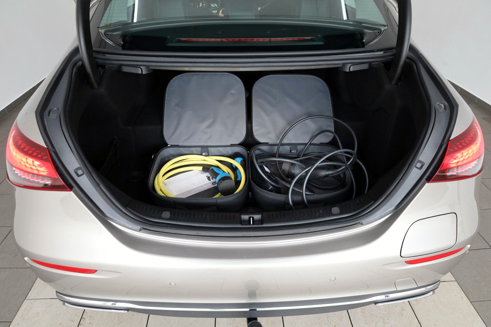 Fahrzeugabbildung Mercedes-Benz E 300de Lim. Avantgarde Leder,Navi,LED,SH,Kamera