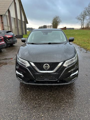 Nissan Qashqai N-Connecta 1.3 petrol 140 hp