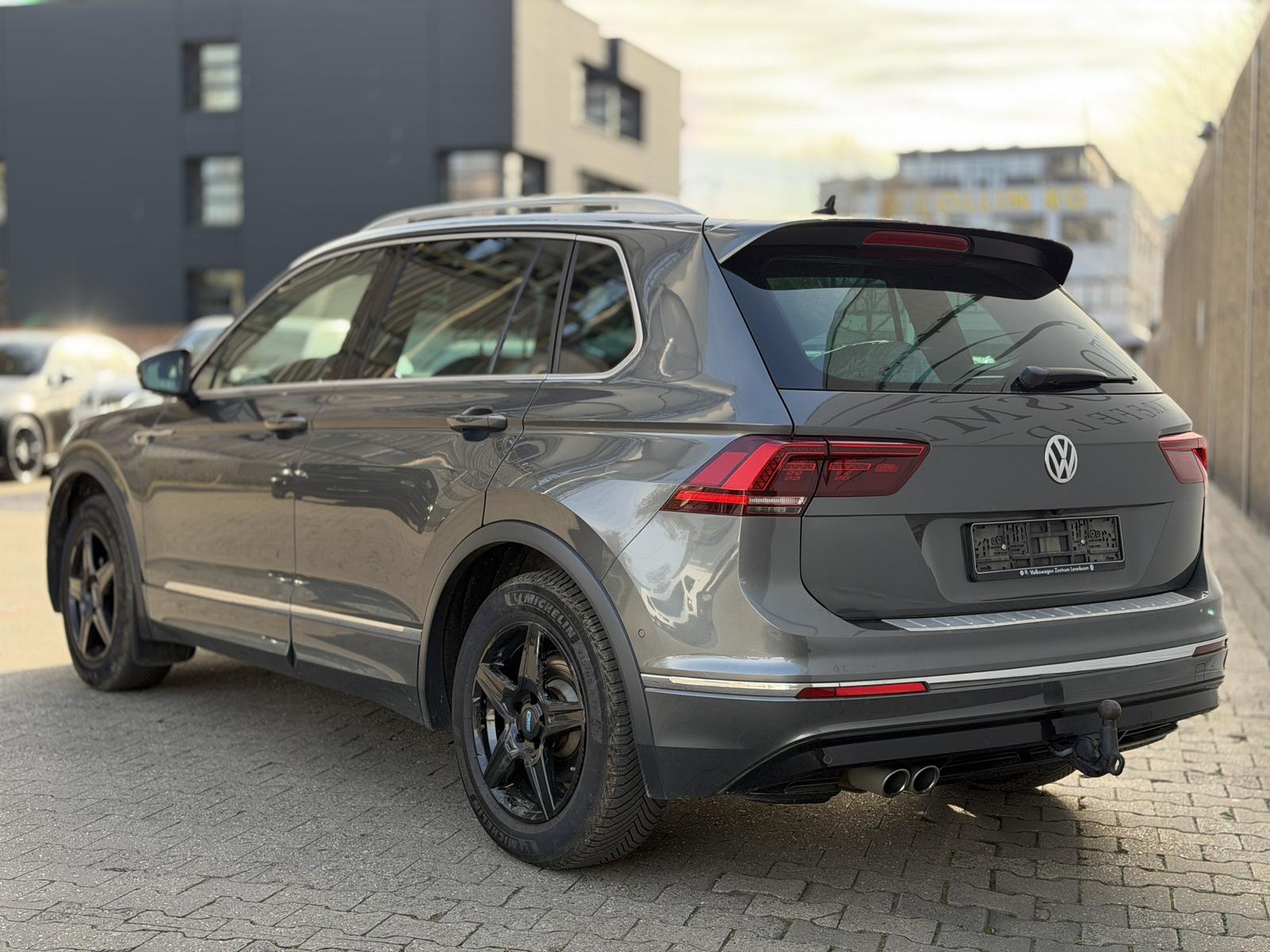 Volkswagen Tiguan 2.0 TDI SCR 4Motion DSG R-Line | AHK