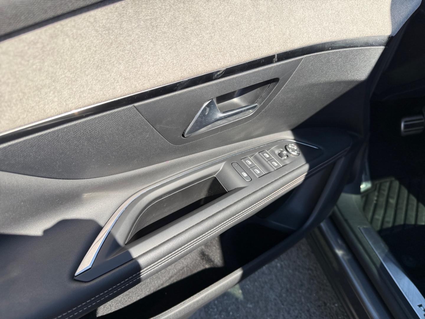 Peugeot 3008 1.6 Hybrid4 300 GT (Plug-In) *Pano*CAM*ACC*