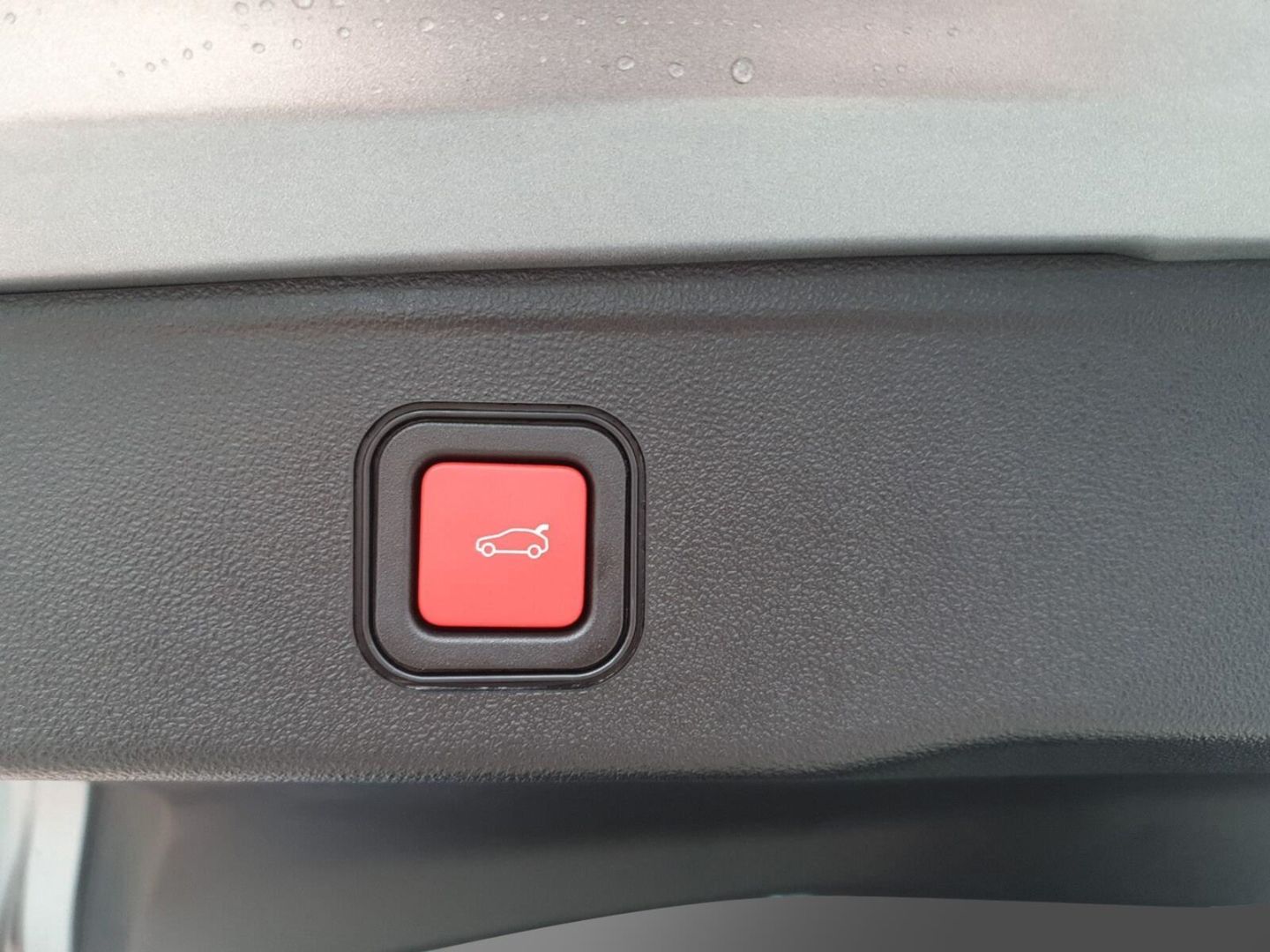 Fahrzeugabbildung Jeep Avenger Summit 1.2 MHEV -Leder-Panoramadach