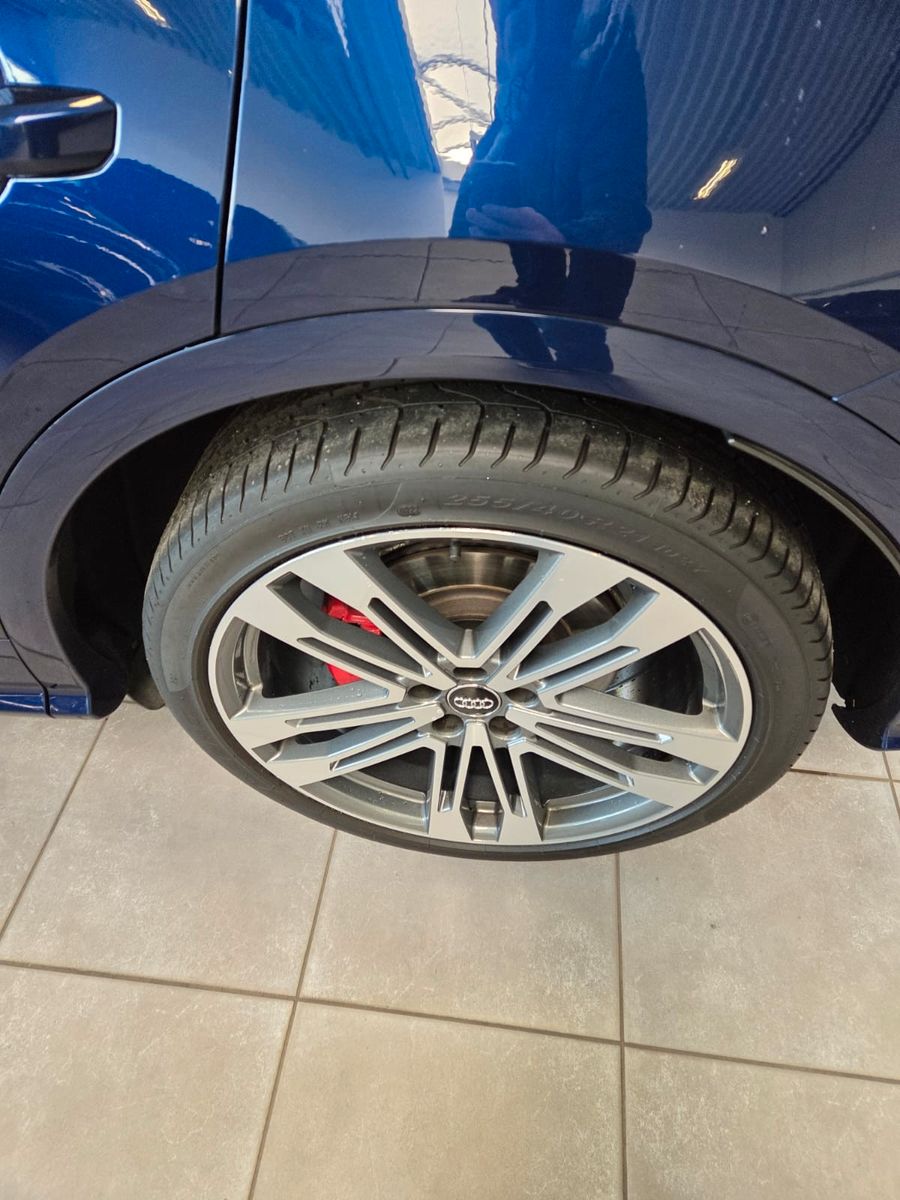 Fahrzeugabbildung Audi SQ5 3.0 TFSI quattro/Voll/Panodach/HUD/AHK