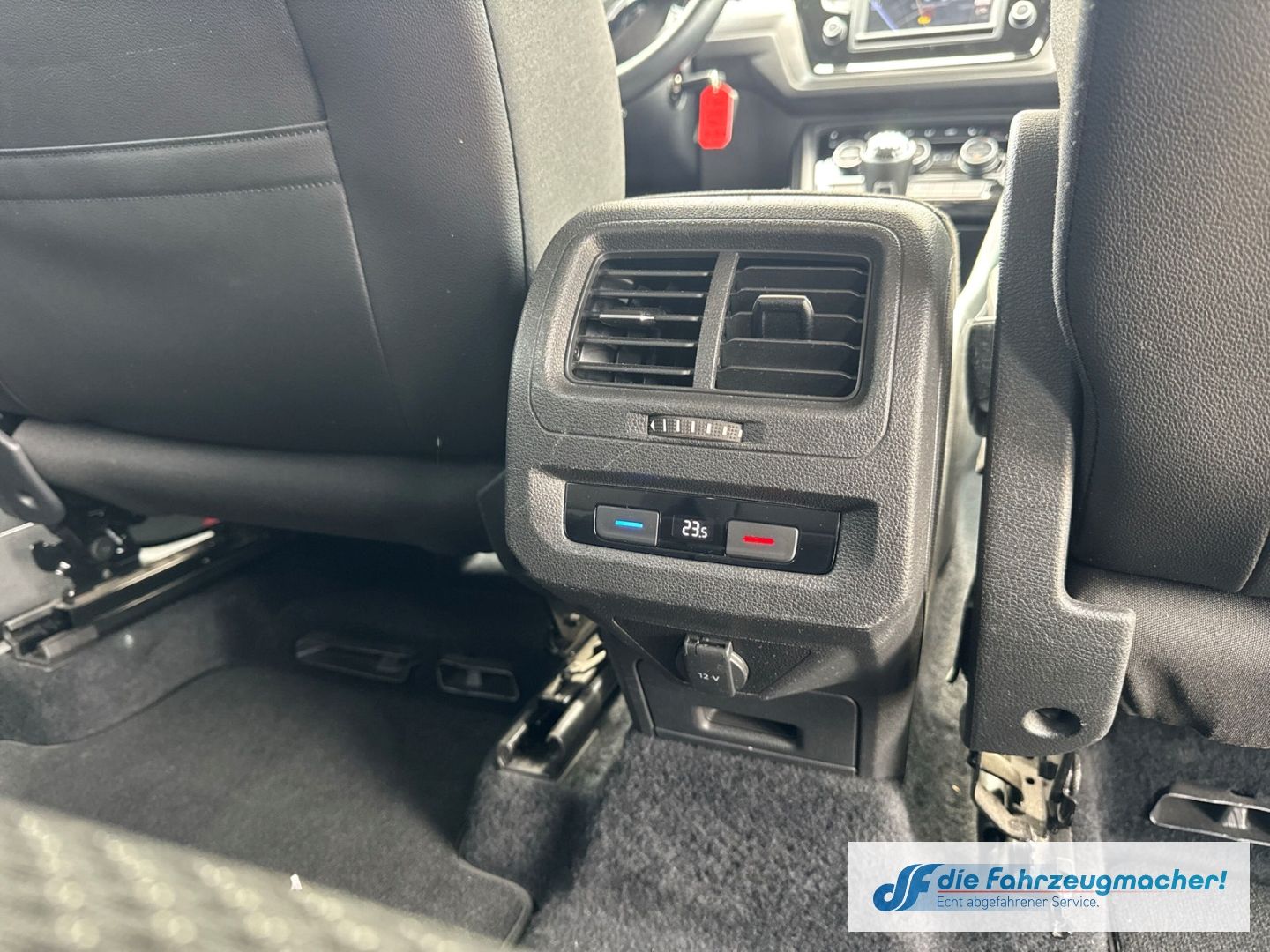Fahrzeugabbildung Volkswagen Touran Comfortline BMT Start-Stopp AHK-klappbar