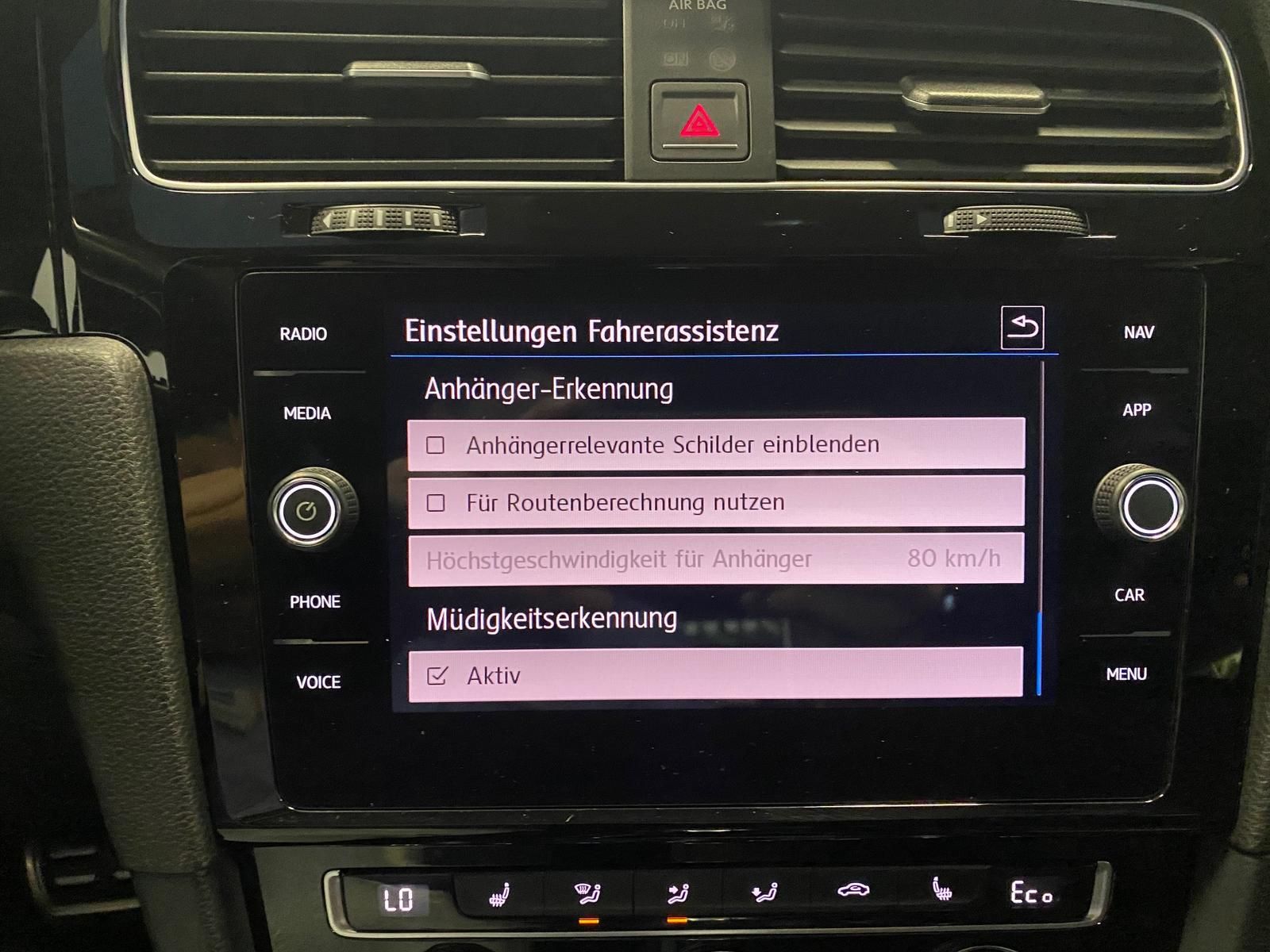 Fahrzeugabbildung Volkswagen Golf VII 1.4 PLUG-IN HYBRID GTE+AHK+MATRIX+ACC
