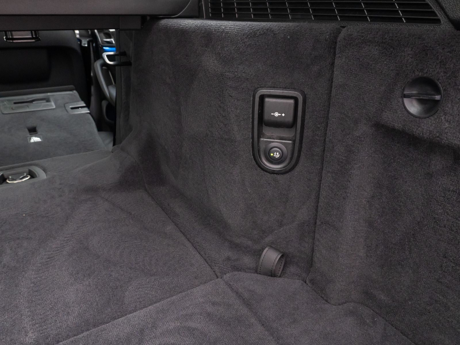 Fahrzeugabbildung BMW 530e xD LuxuryLine Panorama Laser Kamera HUD H/K