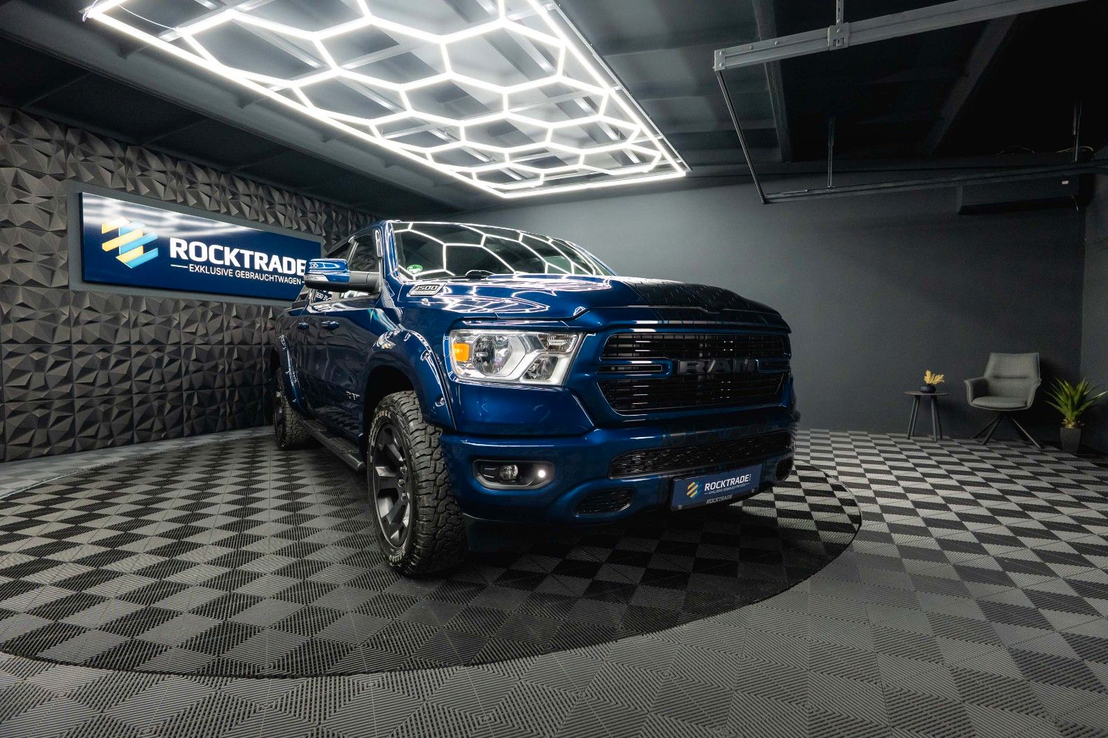 Fahrzeugabbildung Dodge RAM 5.7 V8 HEMI 4x4 OFFROAD Night-Paket *LED*