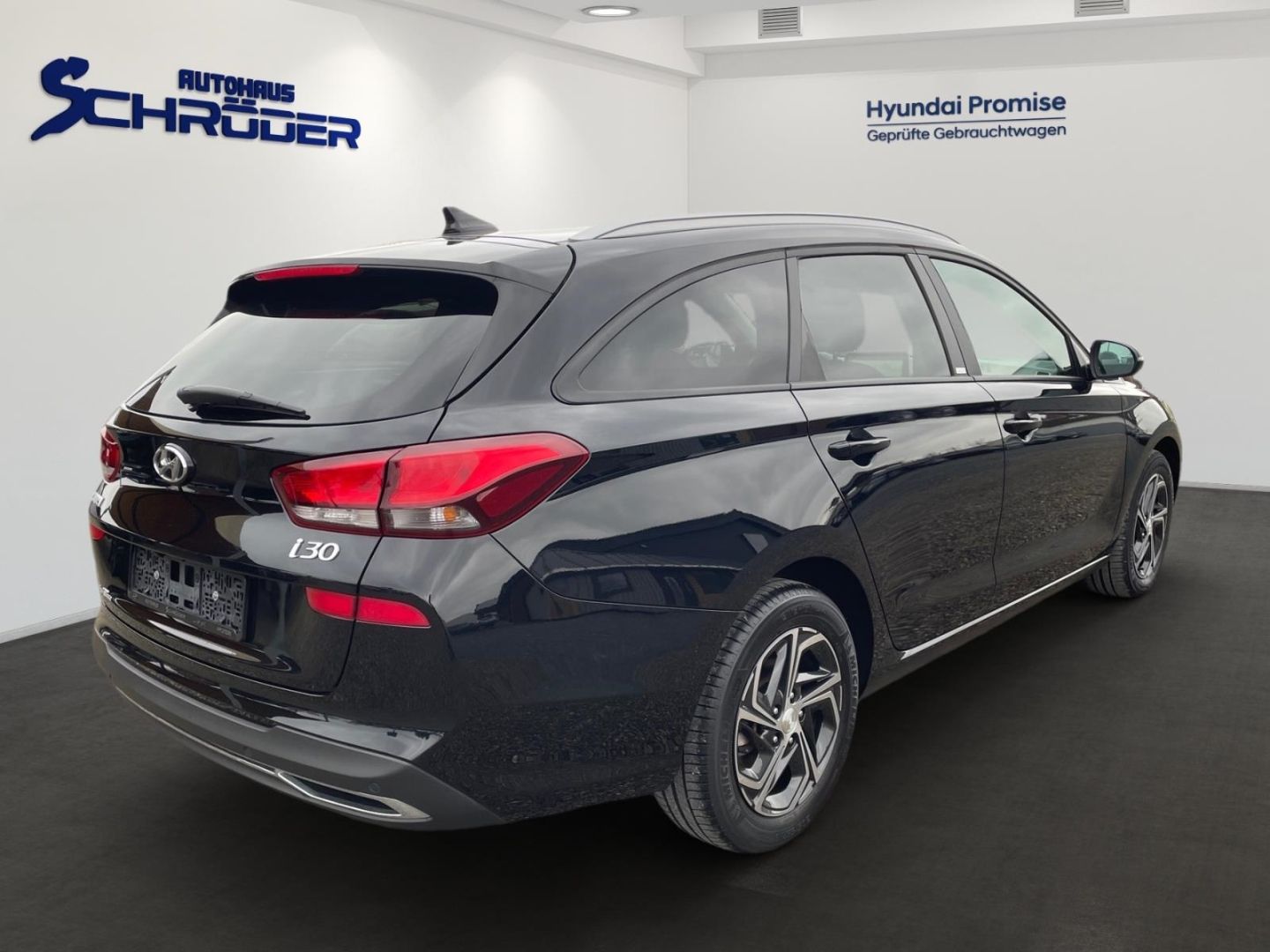 Fahrzeugabbildung Hyundai i30 1.6 CRDi Kombi Intro Edition Navigation Rück