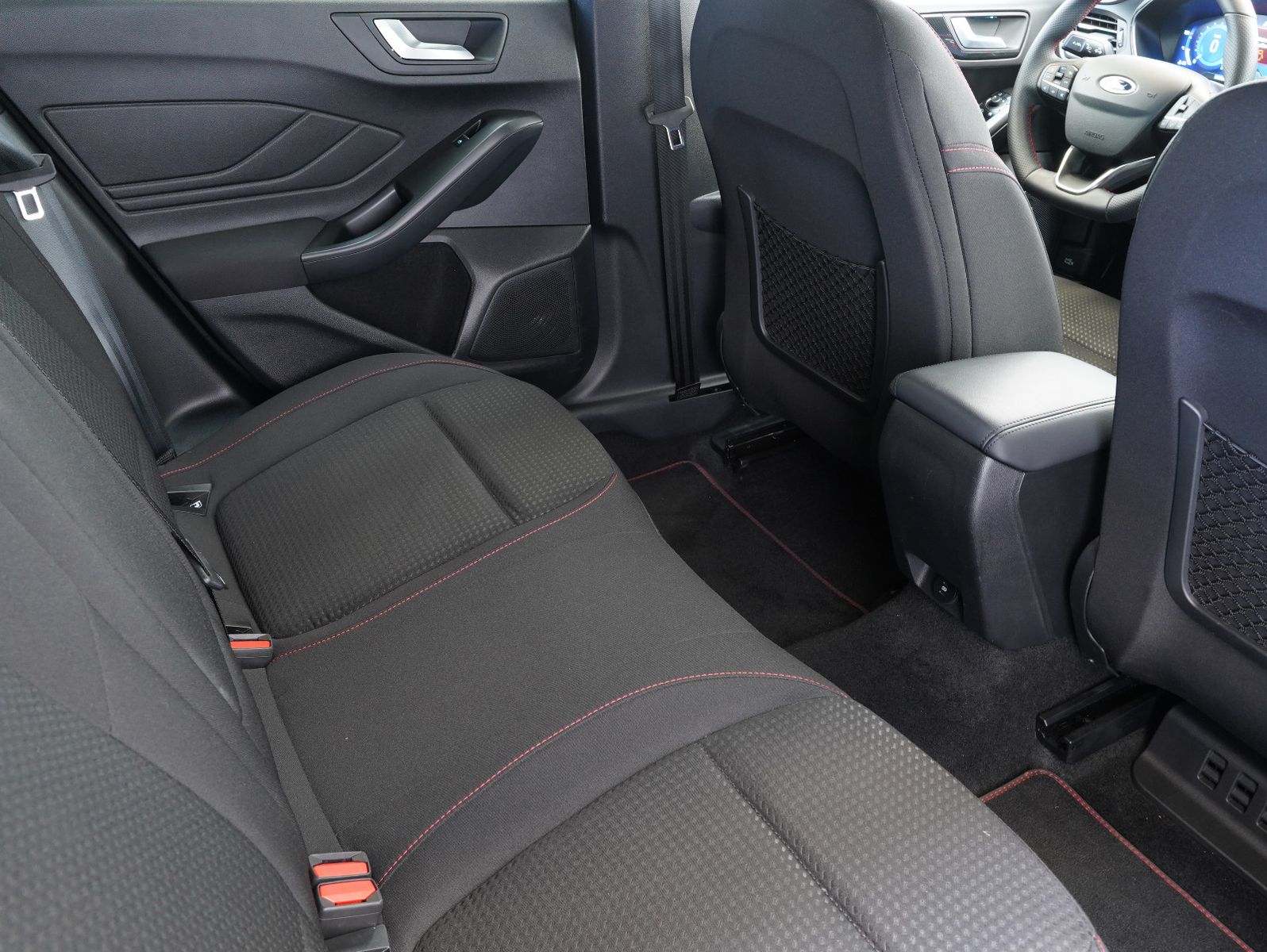 Fahrzeugabbildung Ford Focus Turnier ST-Line X 1.0 EcoBoost Mild-Hybrid