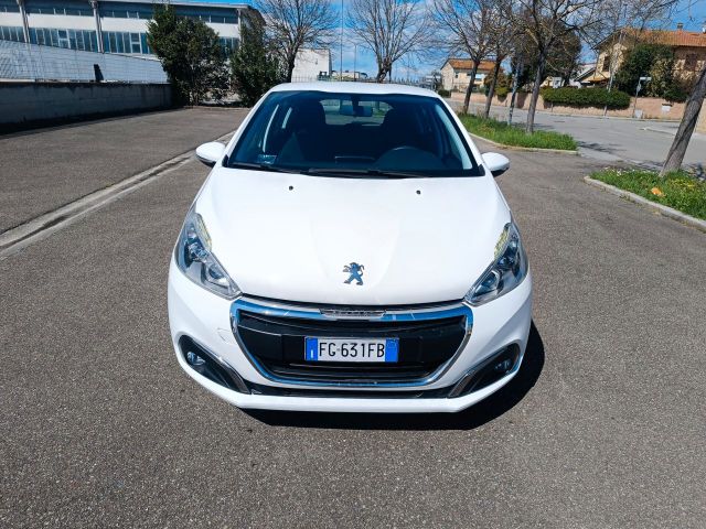 Peugeot 208 1.2 benz 5 porte del 2017 NEOPATENTA