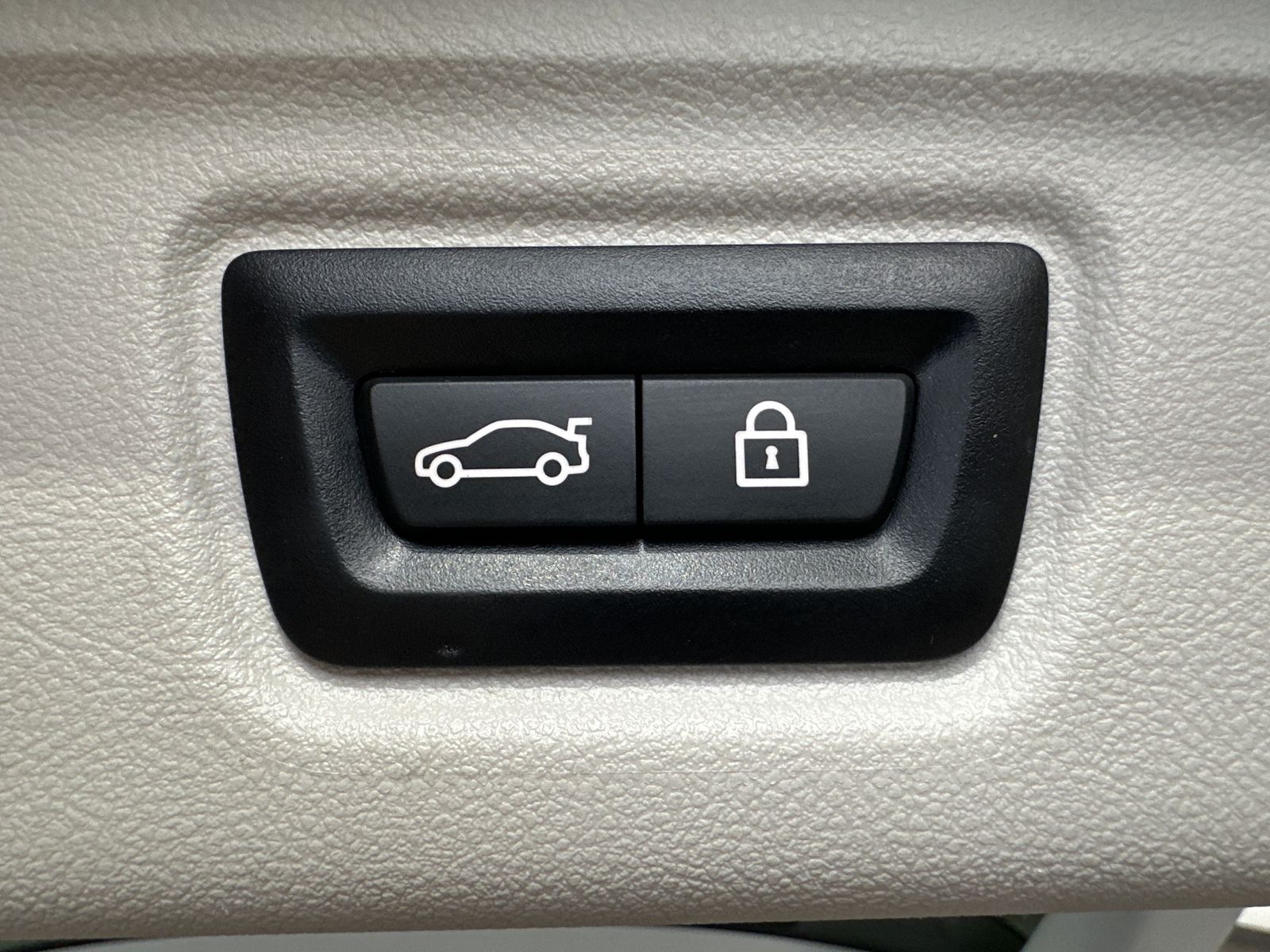 Fahrzeugabbildung BMW 320d Touring Sport-Line NAV+LED+KAMERA+17ZO+1HD