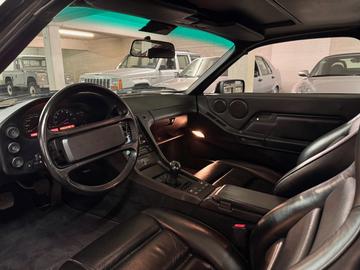 1990 Porsche 928 — миниатюра 17