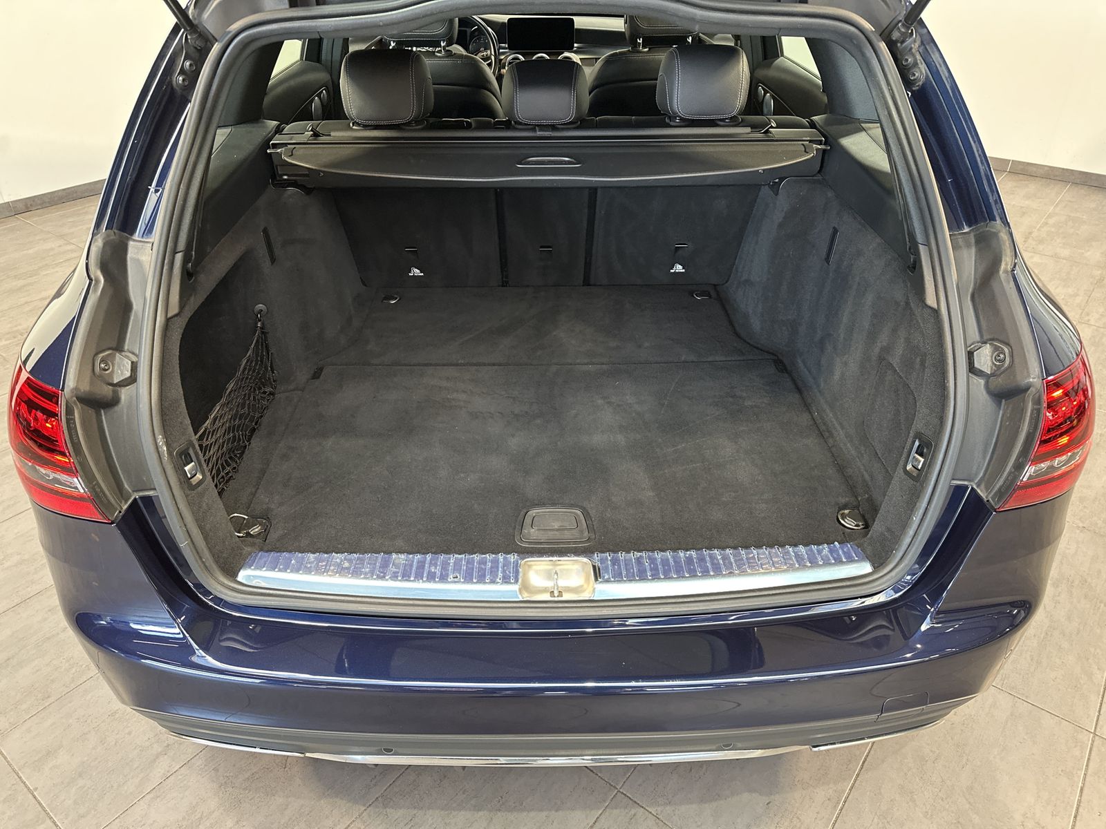 Fahrzeugabbildung Mercedes-Benz C 300 T AMG-Line NAV+LED+AHK+BURMESTER+DISTRONIC