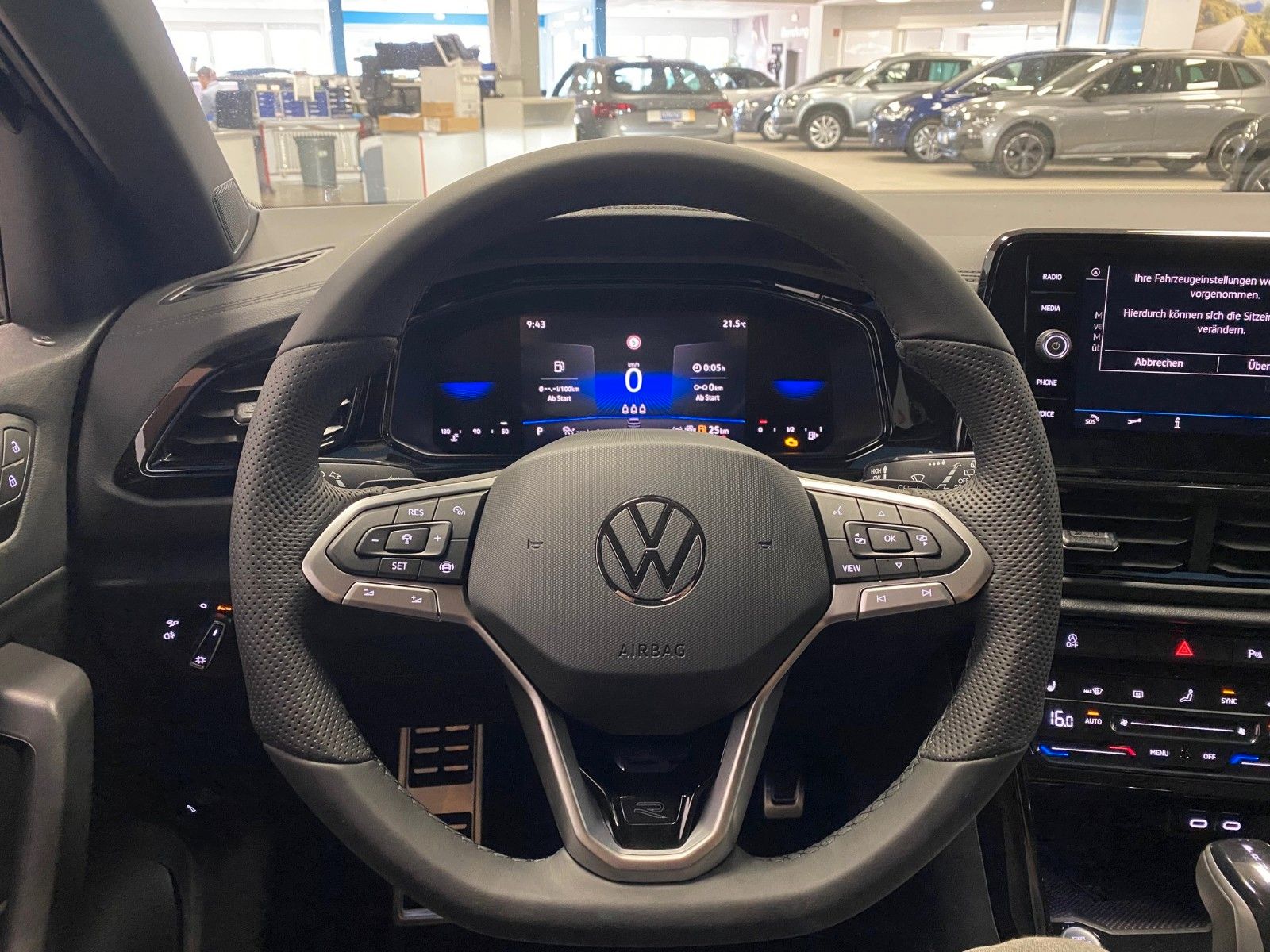 Fahrzeugabbildung Volkswagen T-Roc 2.0 TDI DSG R-Line+AHK+Black Style+19"ALU+