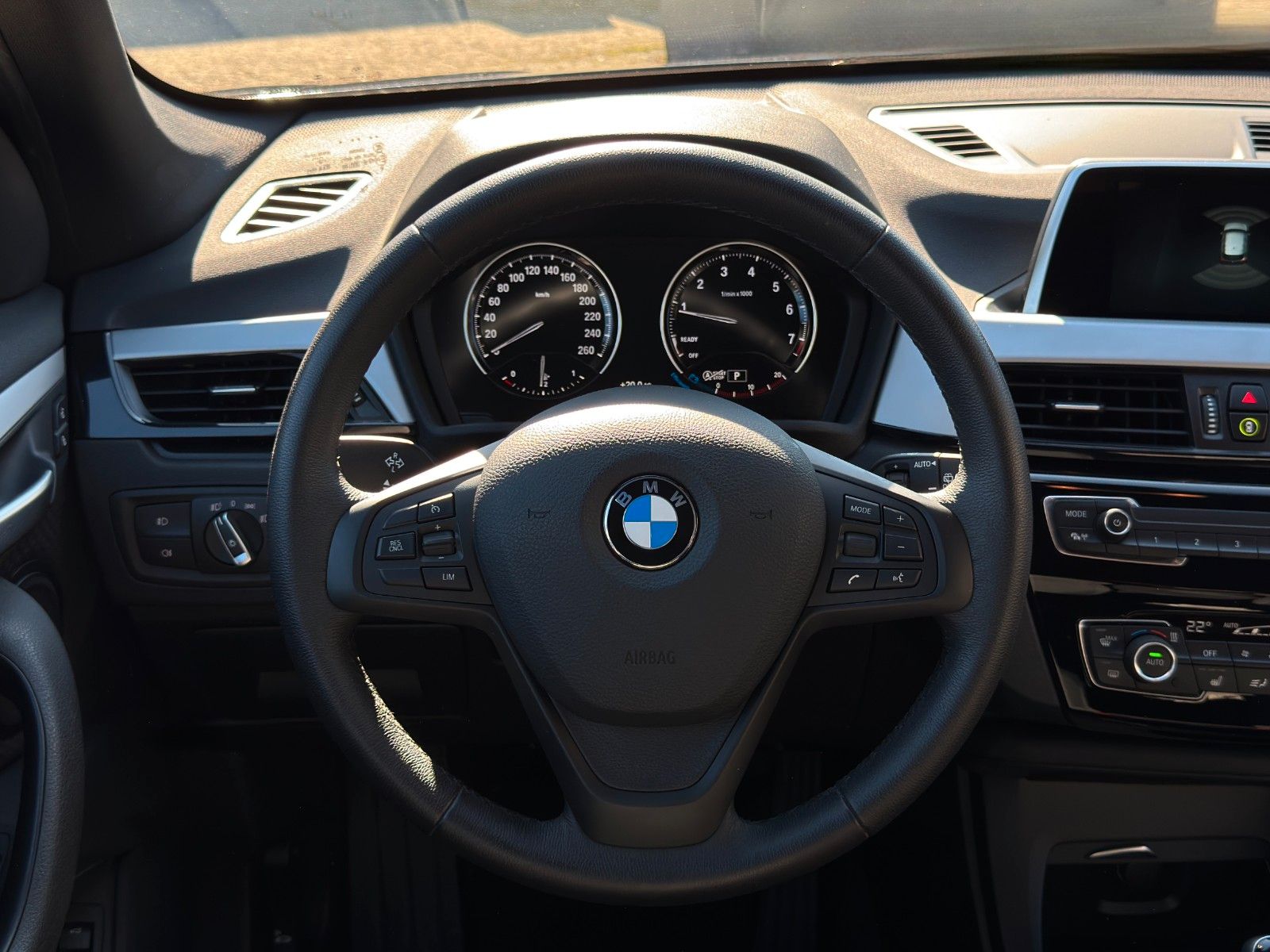 Fahrzeugabbildung BMW X1 sDrive20i Advantage Tempomat AHK PDC SHZ LED