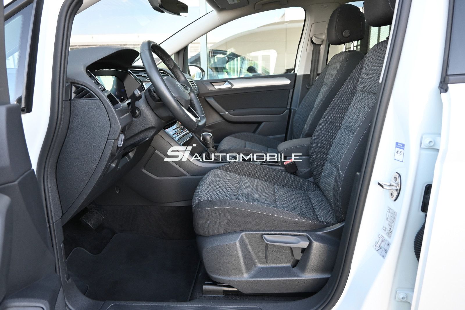 Fahrzeugabbildung Volkswagen Touran 1.5 TSI DSG °ACC°AHK°DYNAUDIO°PANO°STANDH