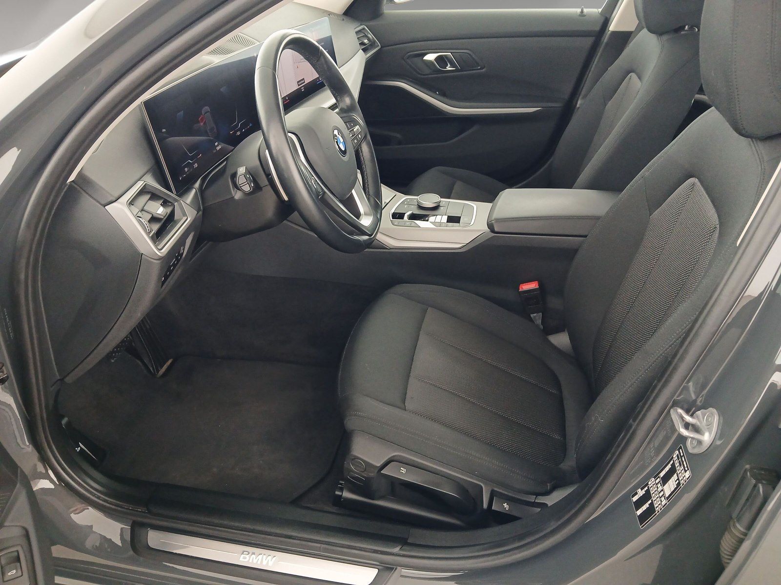 BMW 320i Touring Standheizung Navi AHK PDC LED foto 7