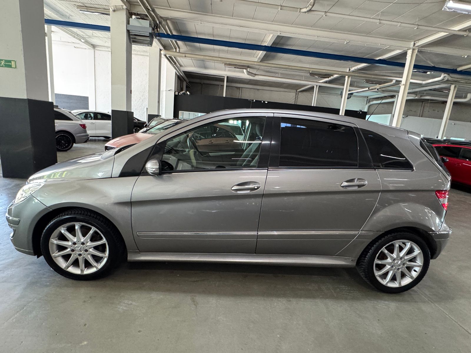 Fahrzeugabbildung Mercedes-Benz B 200 CDI AUTOMATIK SPORTPAKET BI-XENON KAMERA