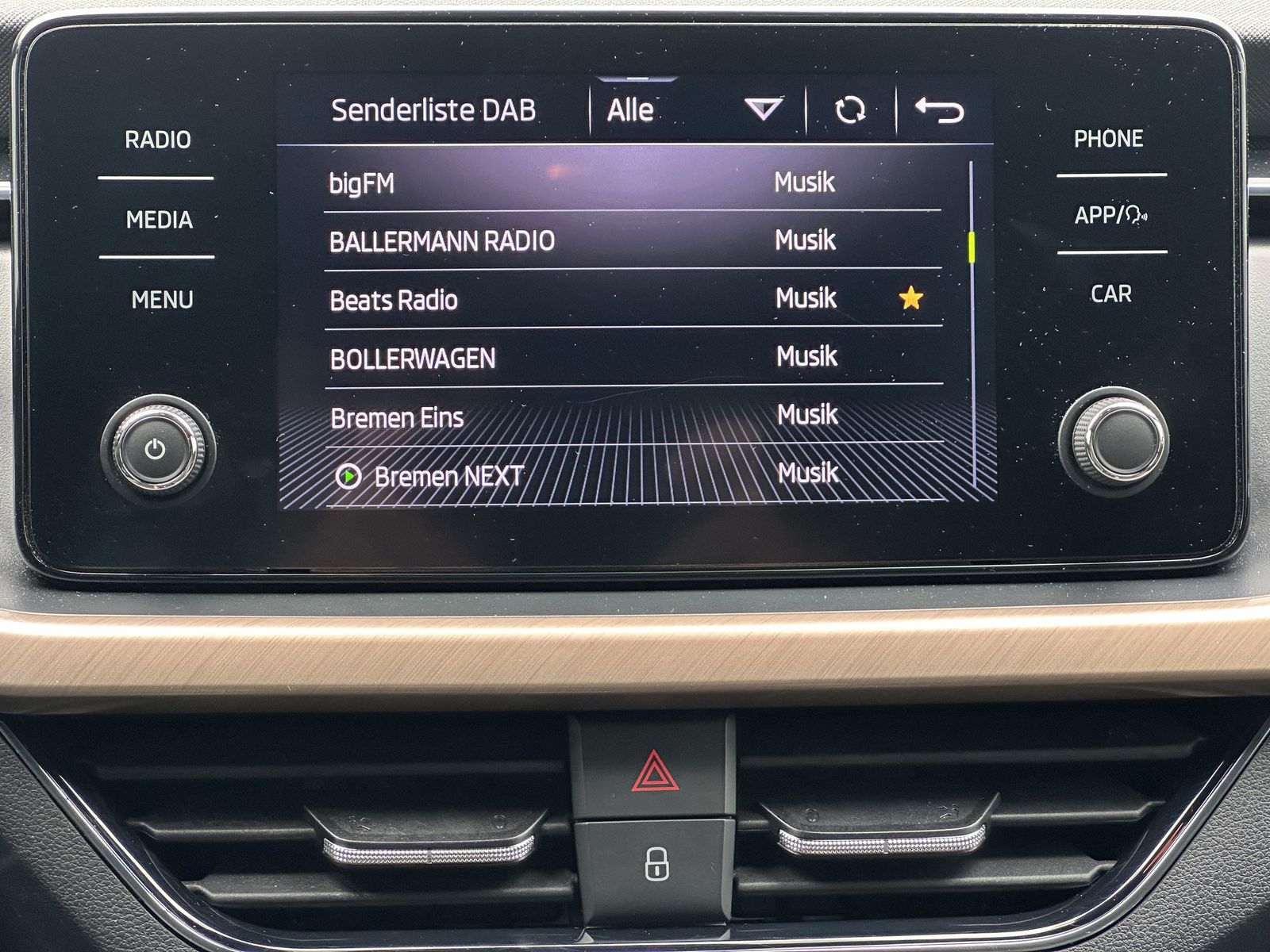 Fahrzeugabbildung SKODA Scala 1.5 TSI DSG Style LED+ACC+KAMERA+SHZ+CARPL