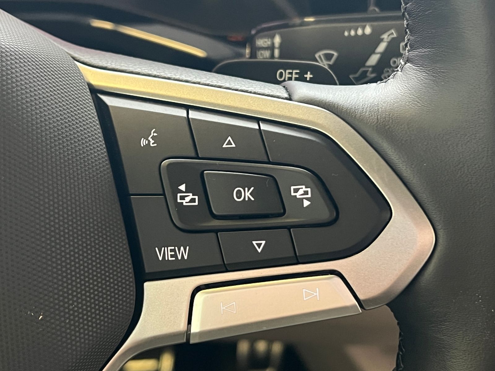 Fahrzeugabbildung Volkswagen Multivan T7 Style 2.0 TDI DSG *AHK, IQ.Light, Pa