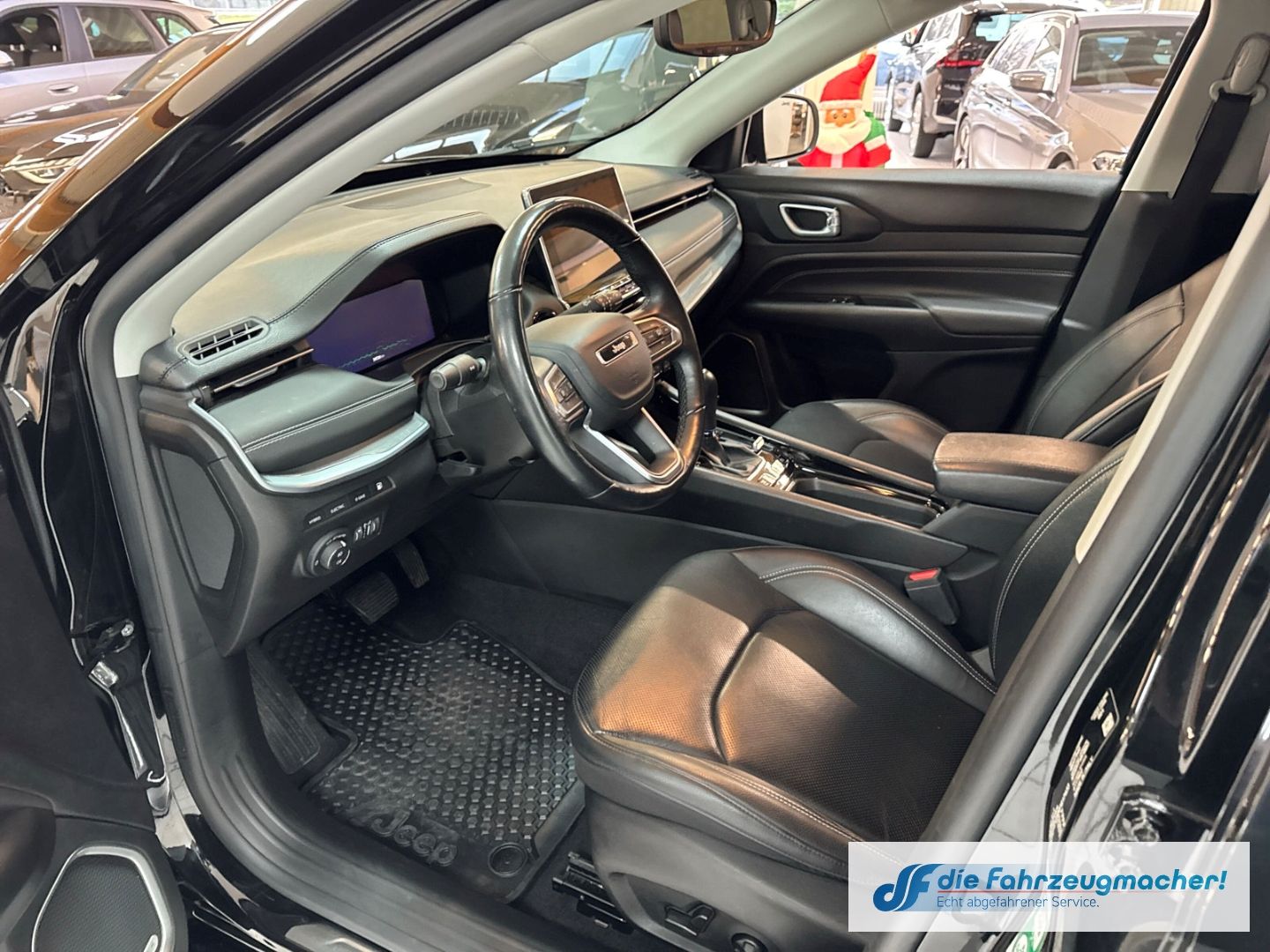 Fahrzeugabbildung Jeep Compass S Plug-In Hybrid 4WD Navi Soundsystem 36