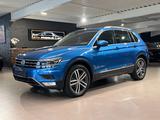 Volkswagen Tiguan 2.0TSI DSG 4MOTION Highline LED AHK DIGIT - mit Benzin-Antrieb: Blau, Ambiente-Beleuchtung, Geländewagen