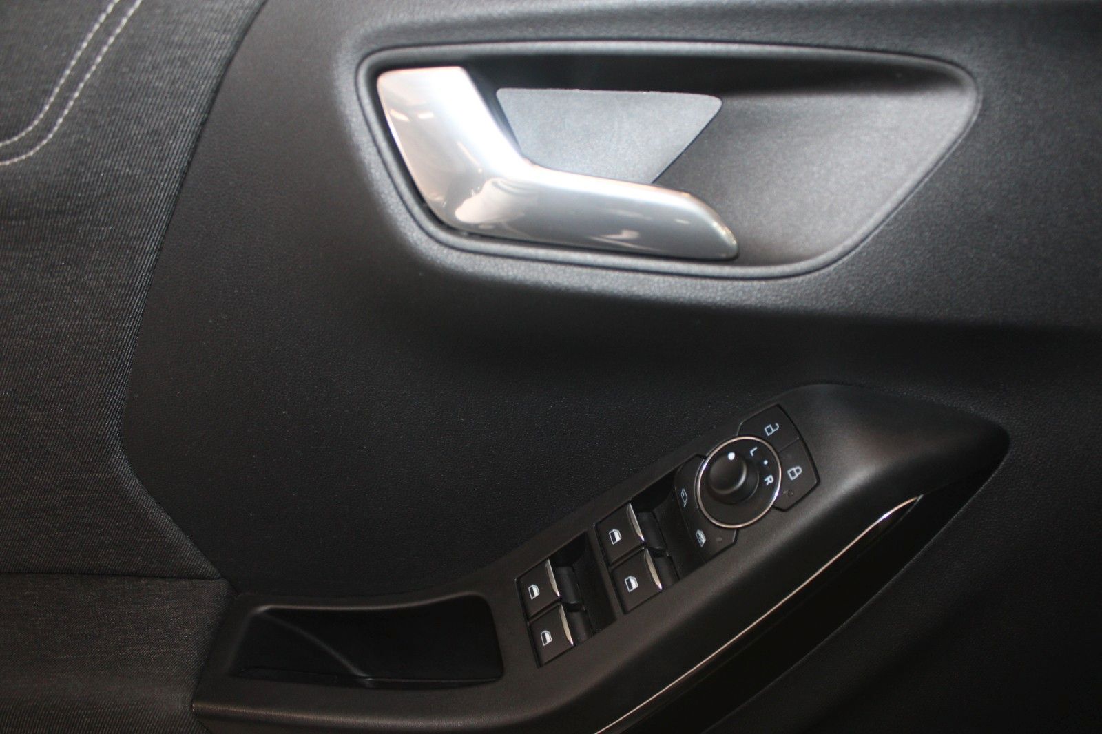 Fahrzeugabbildung Ford Puma Titanium LED NAVI Winter + Park Paket 1.Hd
