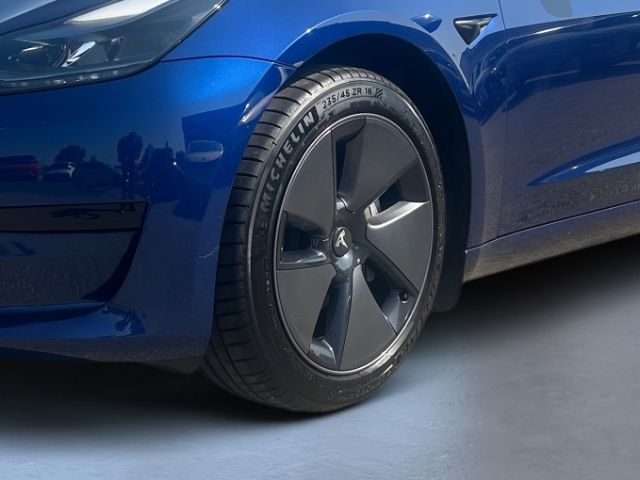 Fahrzeugabbildung Tesla Model 3 Basis RWD Soundsystem ACC El. Heckklappe
