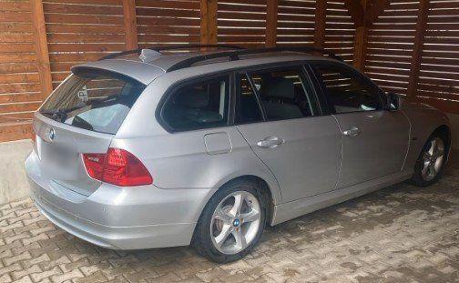 BMW 320 2009 — interior