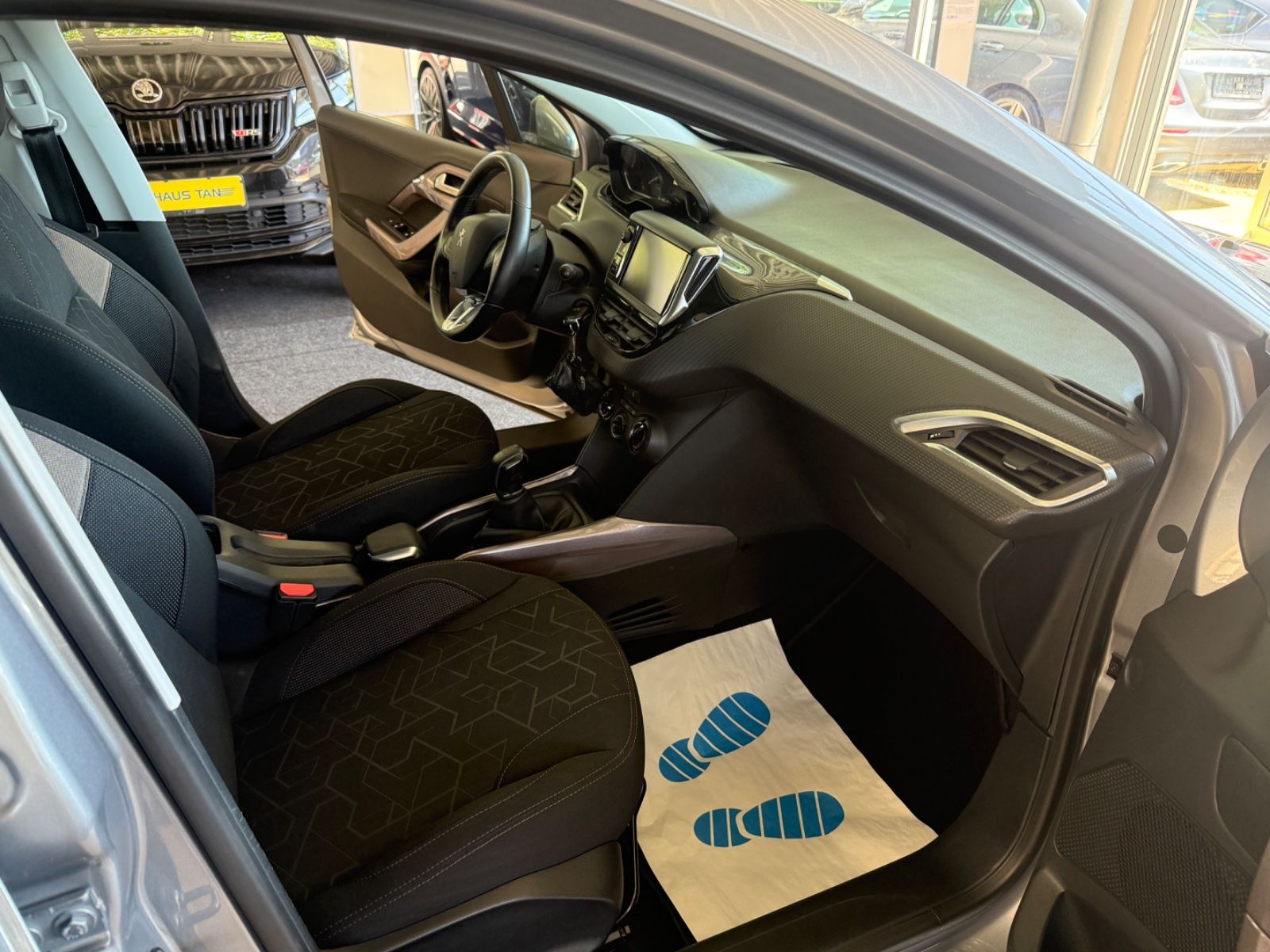 Fahrzeugabbildung Peugeot 2008 Active