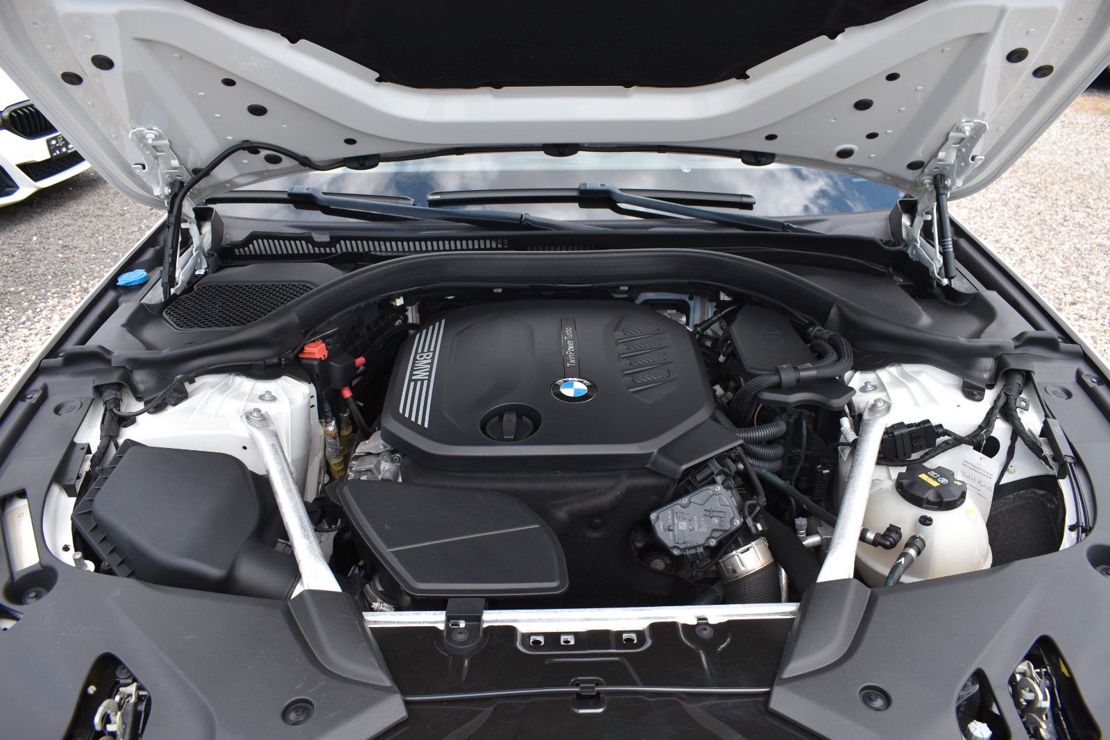 Fahrzeugabbildung BMW BMW 520d Touring Head Up/Anhänger/Driving Assist