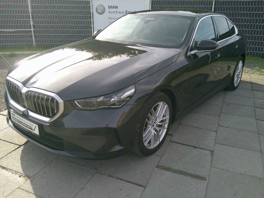 BMW 550 e xDrive Glasdach Driv.Assist Pr Autobahnas foto 1