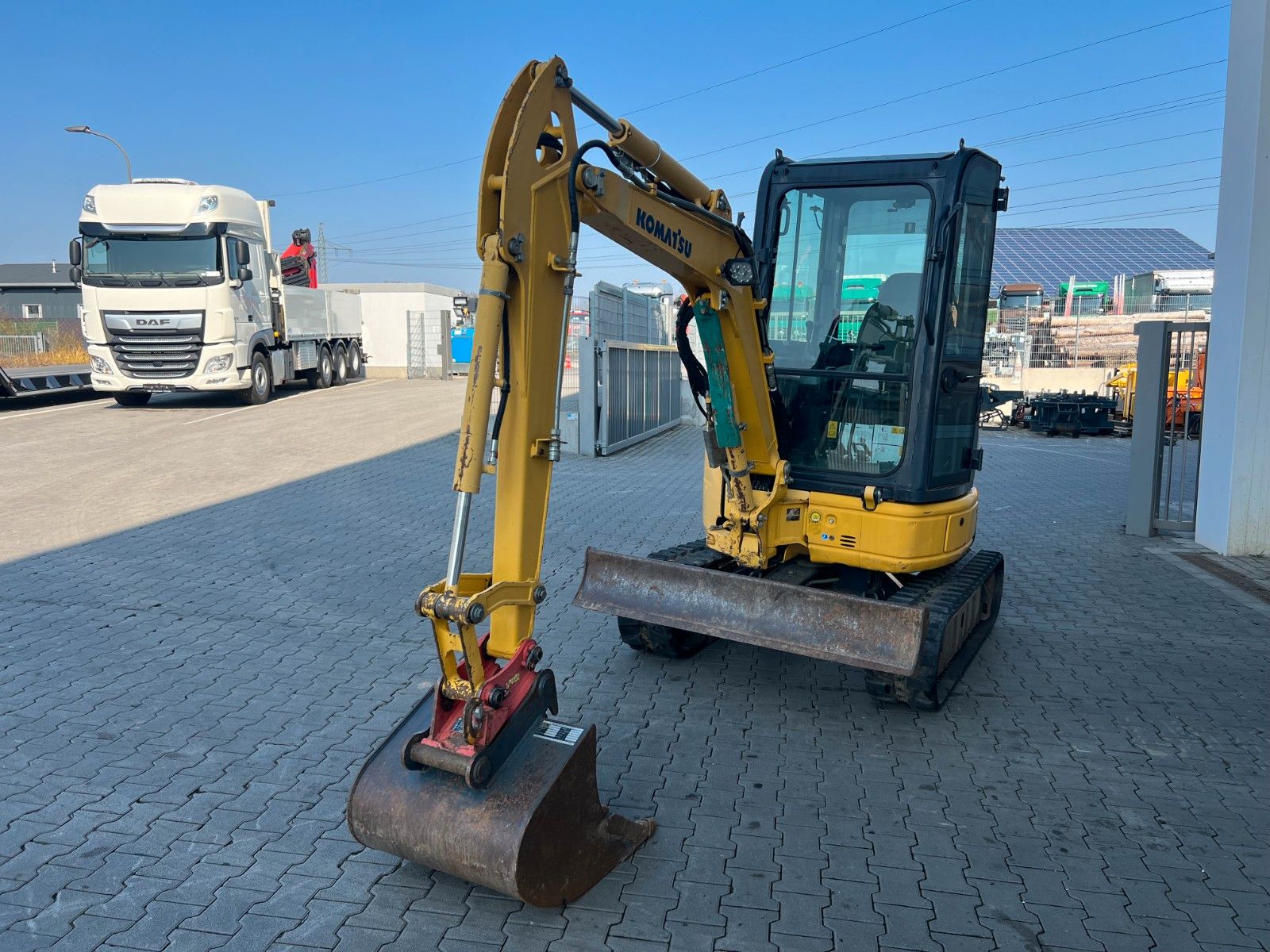 Fahrzeugabbildung Komatsu PC26MR / 2.032h / Tieflöffel 600mm/ MS03