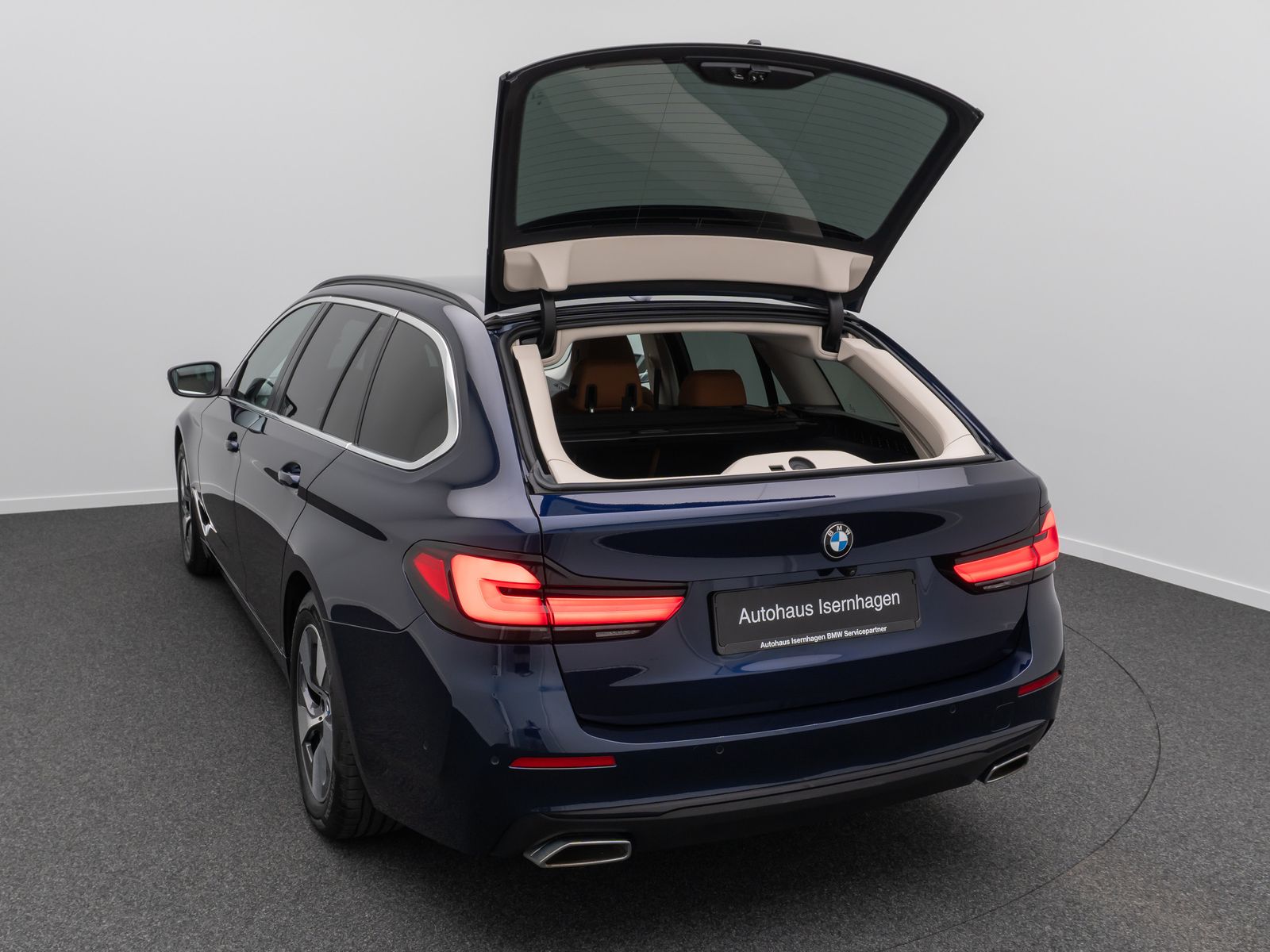 Fahrzeugabbildung BMW 520d xD DAB Kamera HUD Laser H/K Leder Komfort
