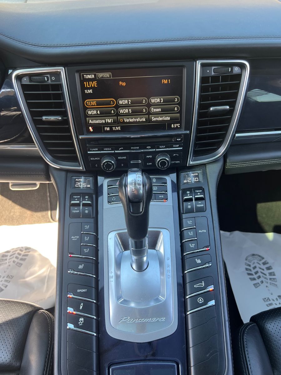 Fahrzeugabbildung Porsche Panamera Diesel * Carraraweiß * SCHIEBEDACH*