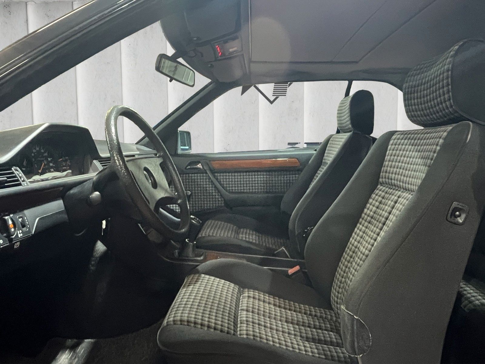 Fahrzeugabbildung Mercedes-Benz 230 CE*W124C*1 Hand*128tkm* Guter Zustand*
