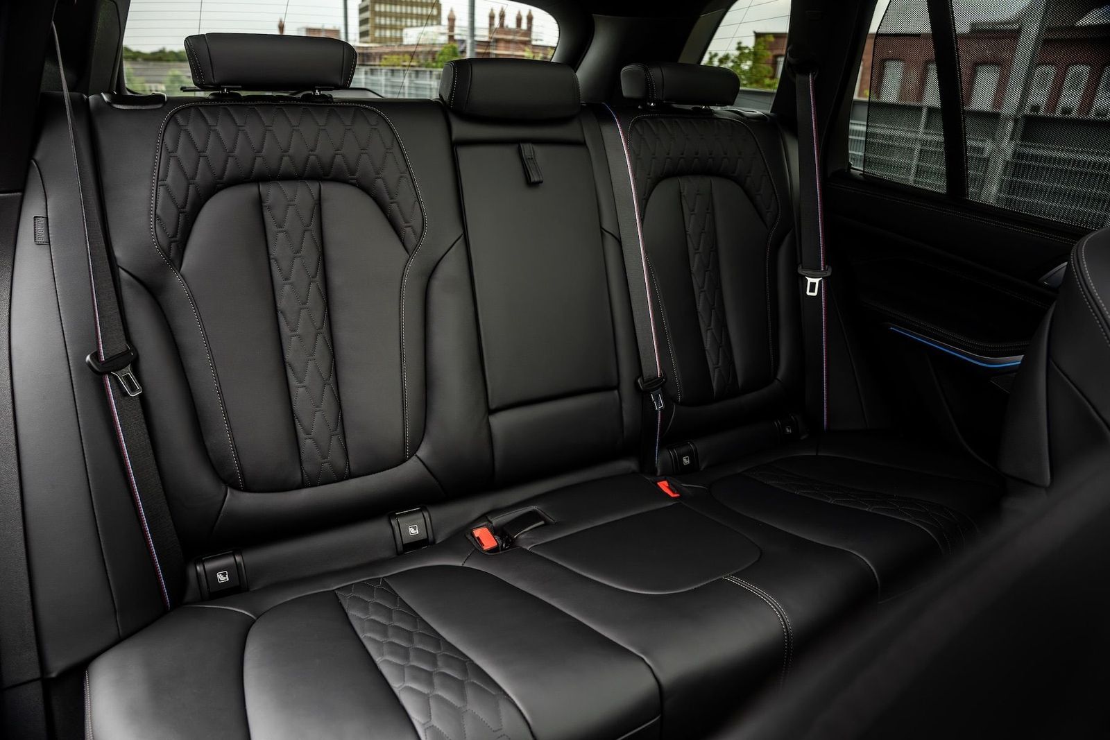 Fahrzeugabbildung BMW X5 40d xD M-SPORT PRO|AHK|MASSAGE|LIFT|CARBON
