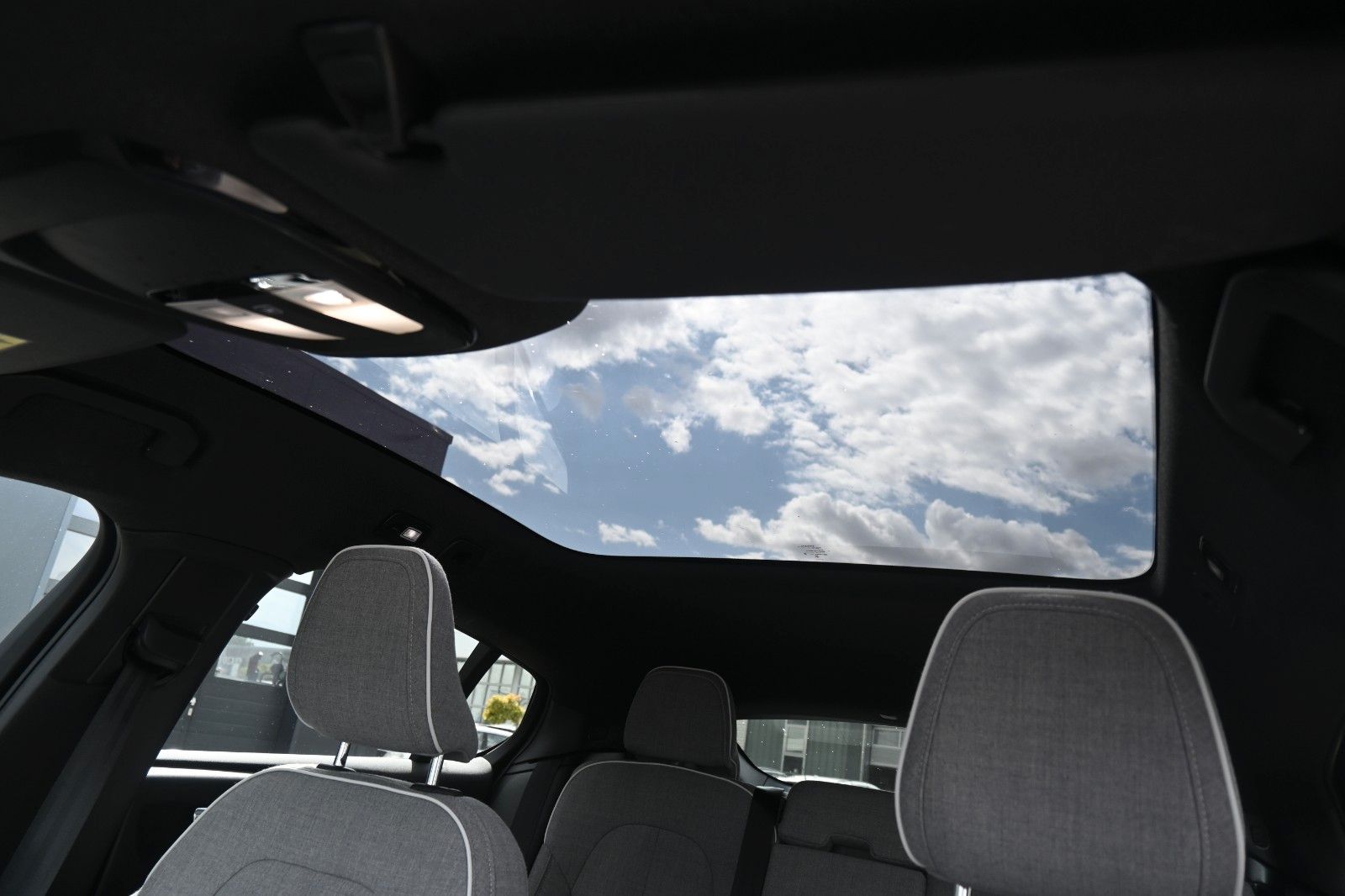 Fahrzeugabbildung Volvo C40 Ultimate BEV Single Motor H/K*AHK*PANO*