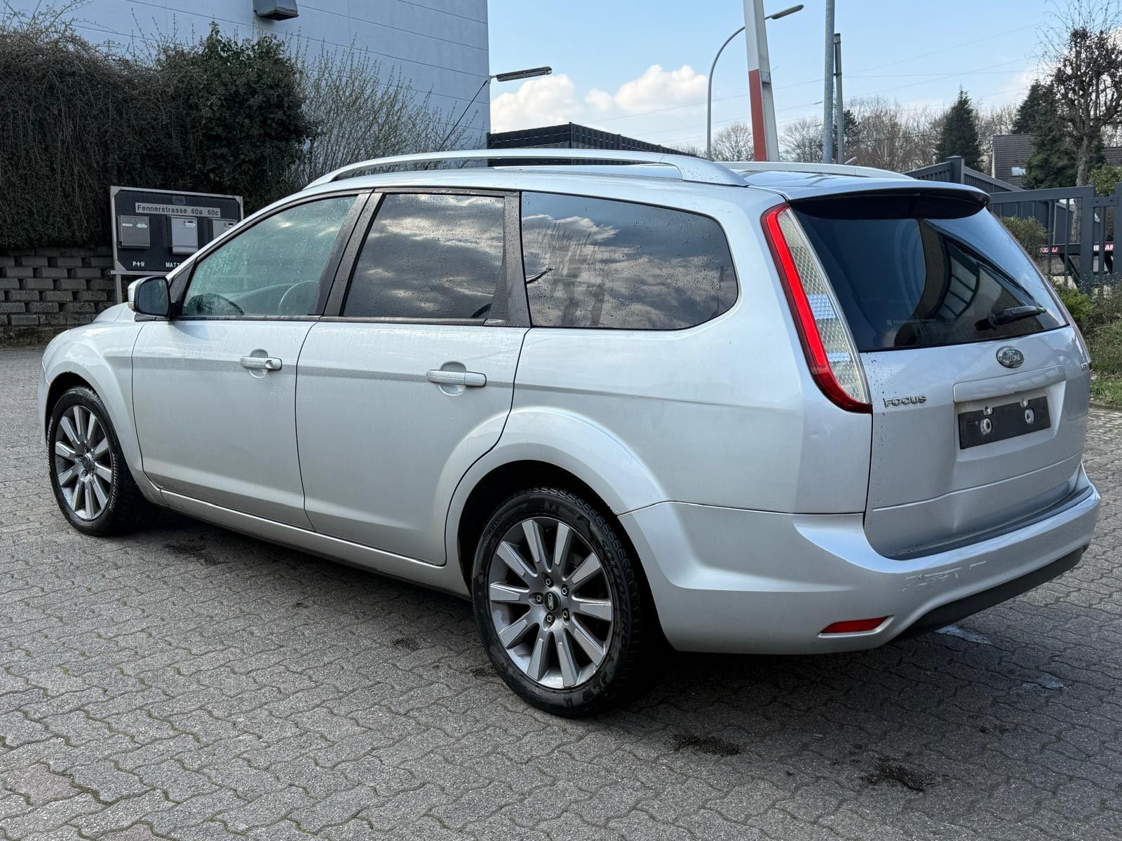 Ford Focus 2010 — rear view