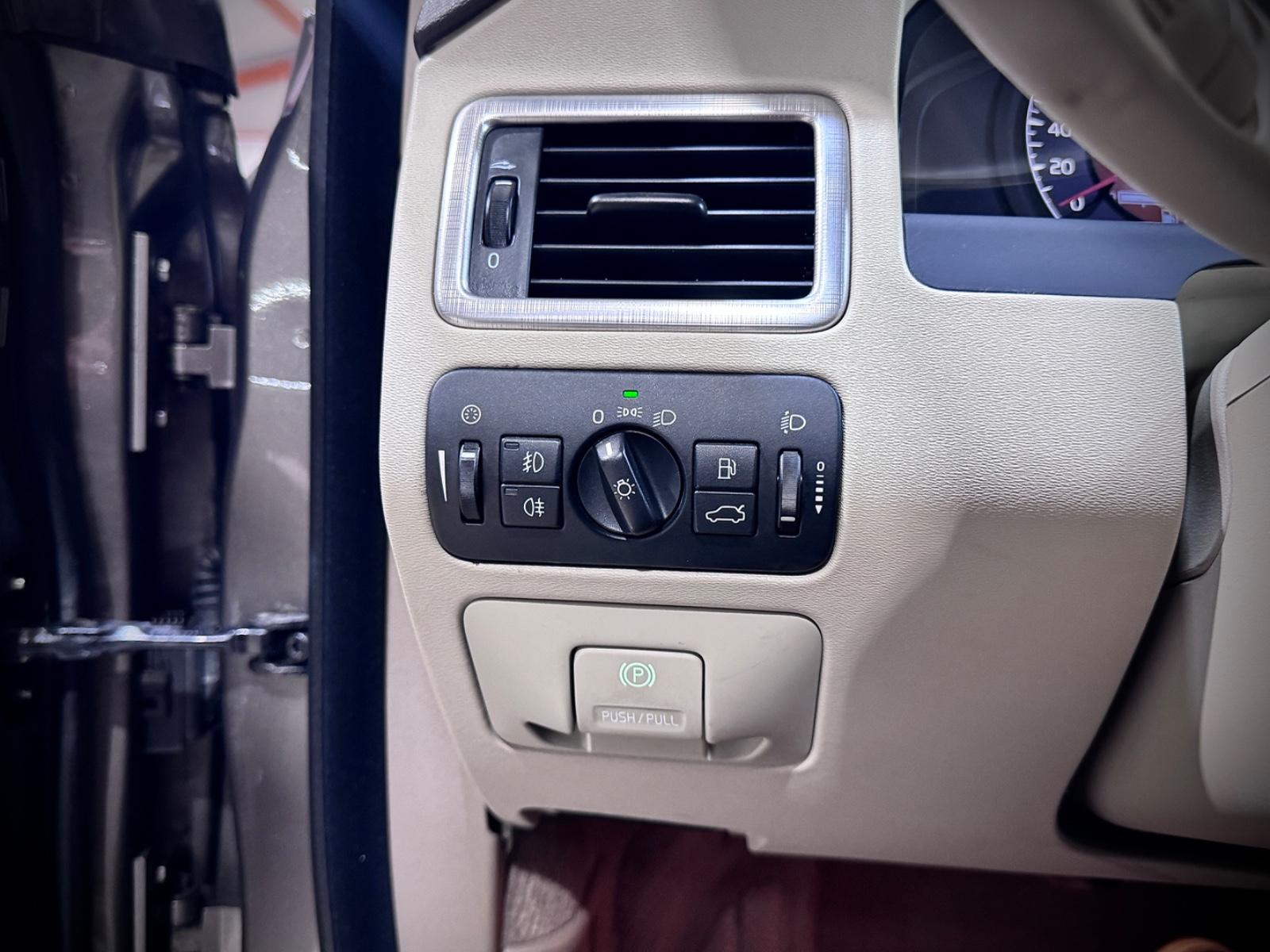 VOLVO V70 - 2.0 l - 203 CV - BVA - CUIR