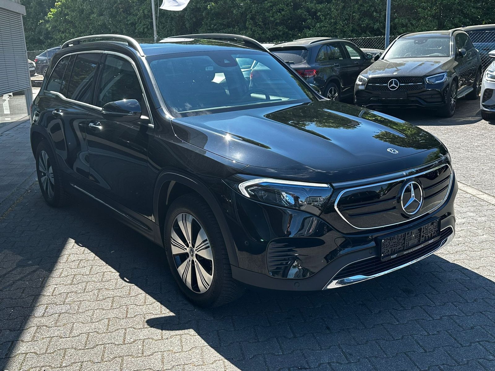 Fahrzeugabbildung Mercedes-Benz EQB 250 PROGRESS NAVI+LED+SITZHZ+KAMERA+TEMP+DAB