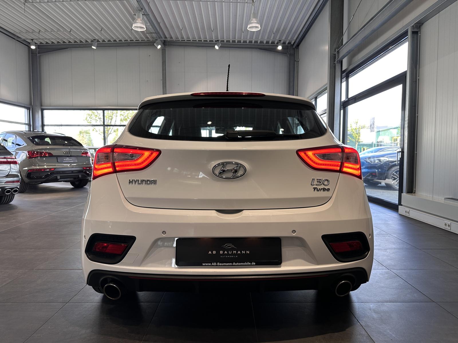 Hyundai i30 Turbo *1. HAND, NAVI, RFK, SCHECKHEFT*