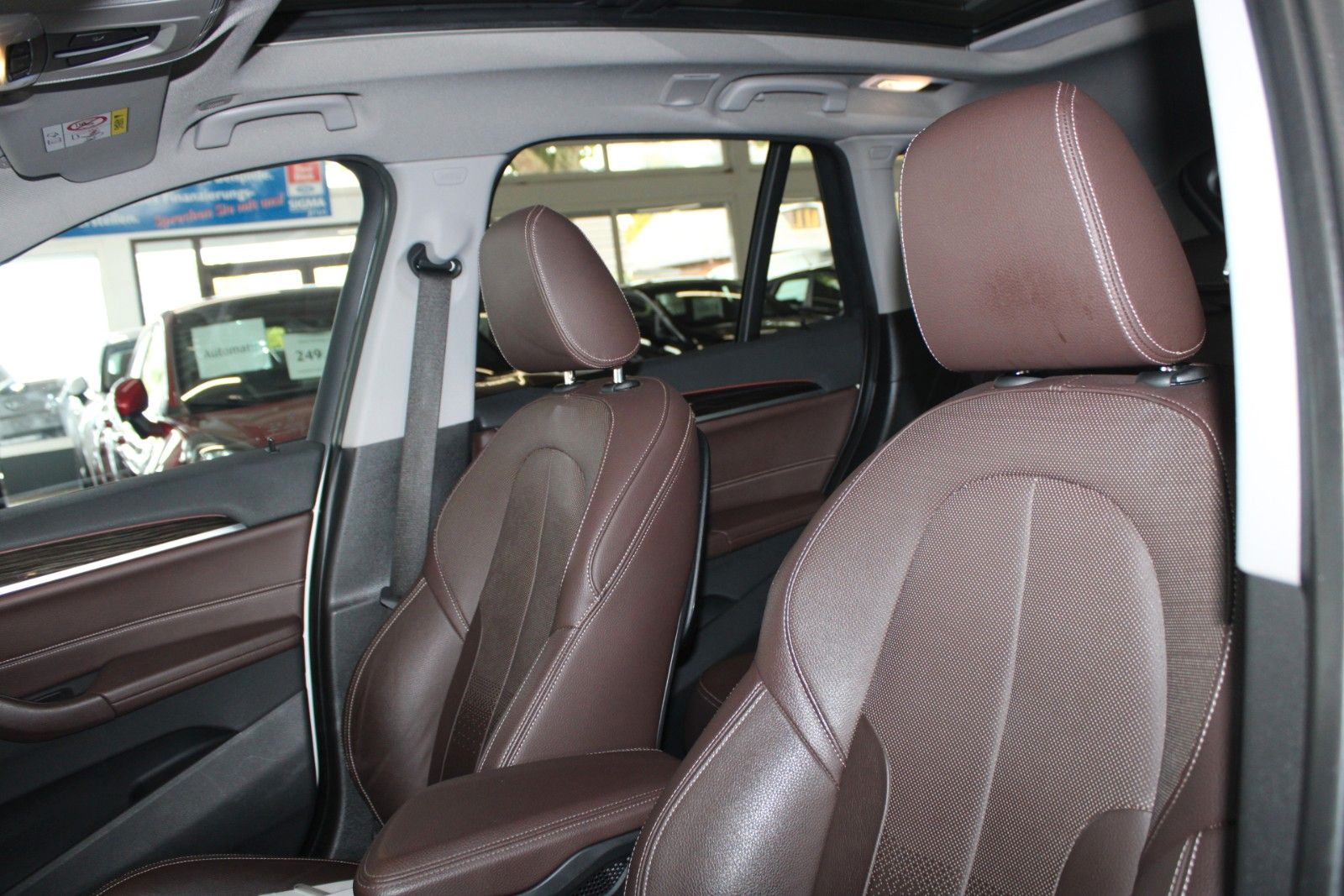 Fahrzeugabbildung BMW X1 xDrive20d Sport Line Aut. Pano AHK Leder LED