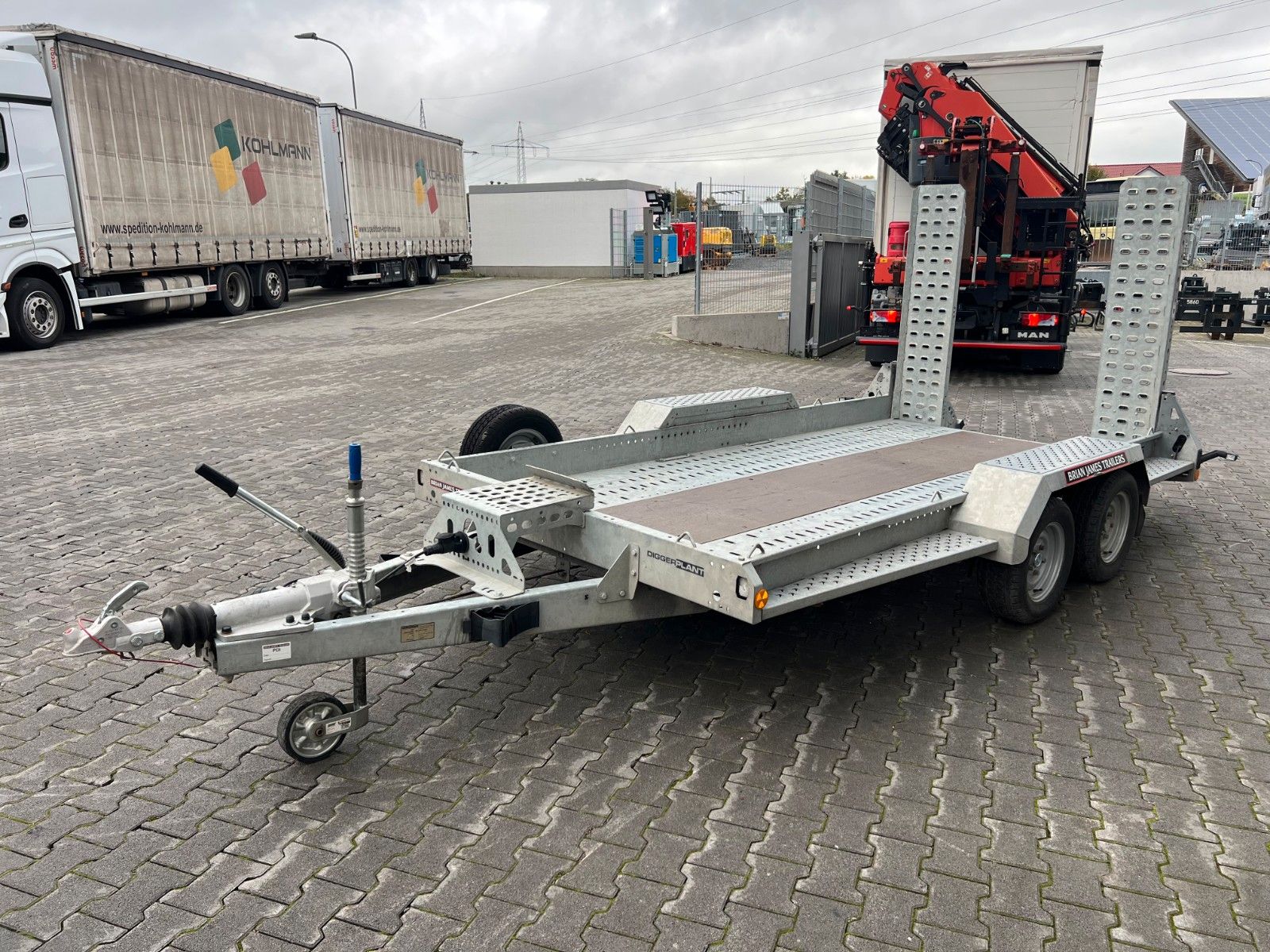 Fahrzeugabbildung Brian James Cargo Digger Plant 2 / Länge 3.700mm / 3.500kg