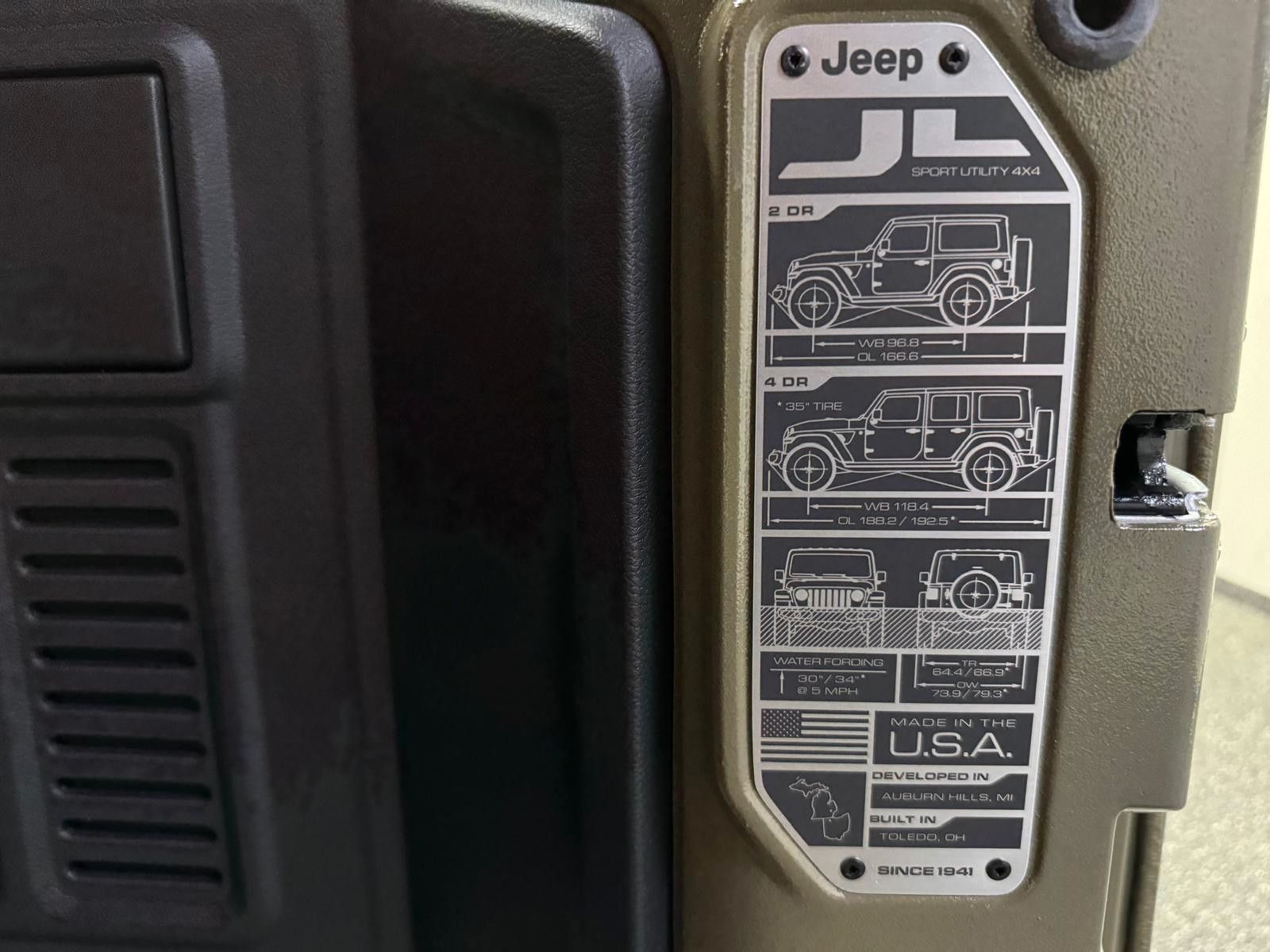 Fahrzeugabbildung Jeep RUBICON X 3.6L-V6-CAM-HARDTOP-35"