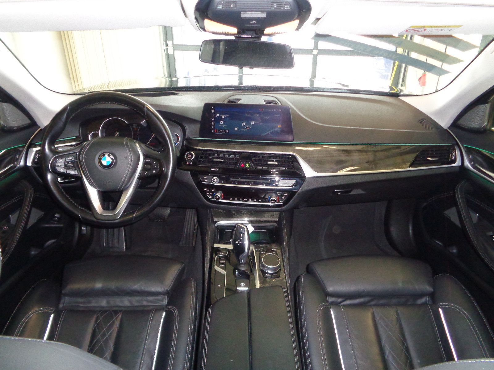 Fahrzeugabbildung BMW 530 d Luxury Line / LED / AHK / HK / LEDER