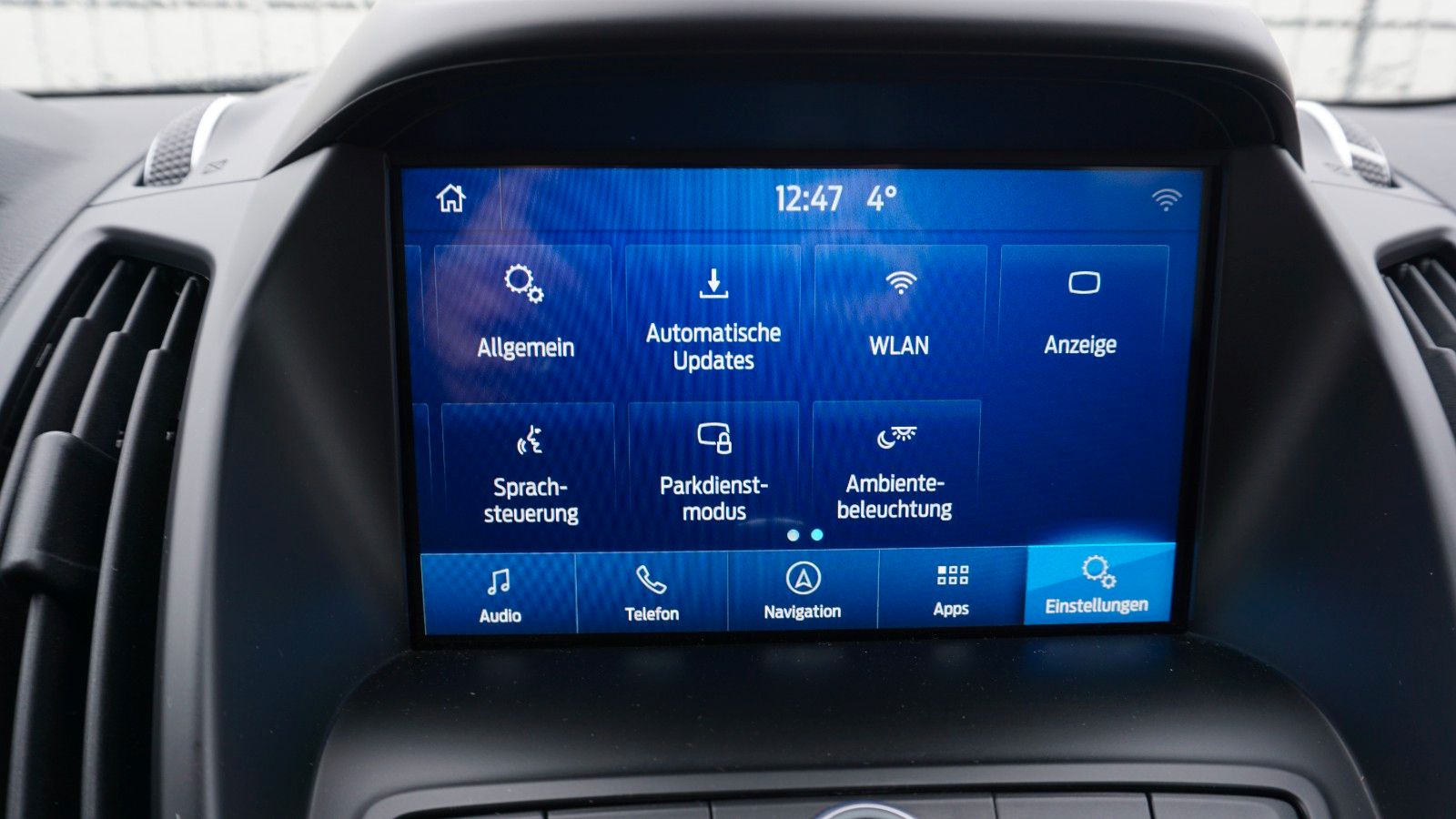 Fahrzeugabbildung Ford Kuga Titanium, Navi, Allrad, PDC, LED