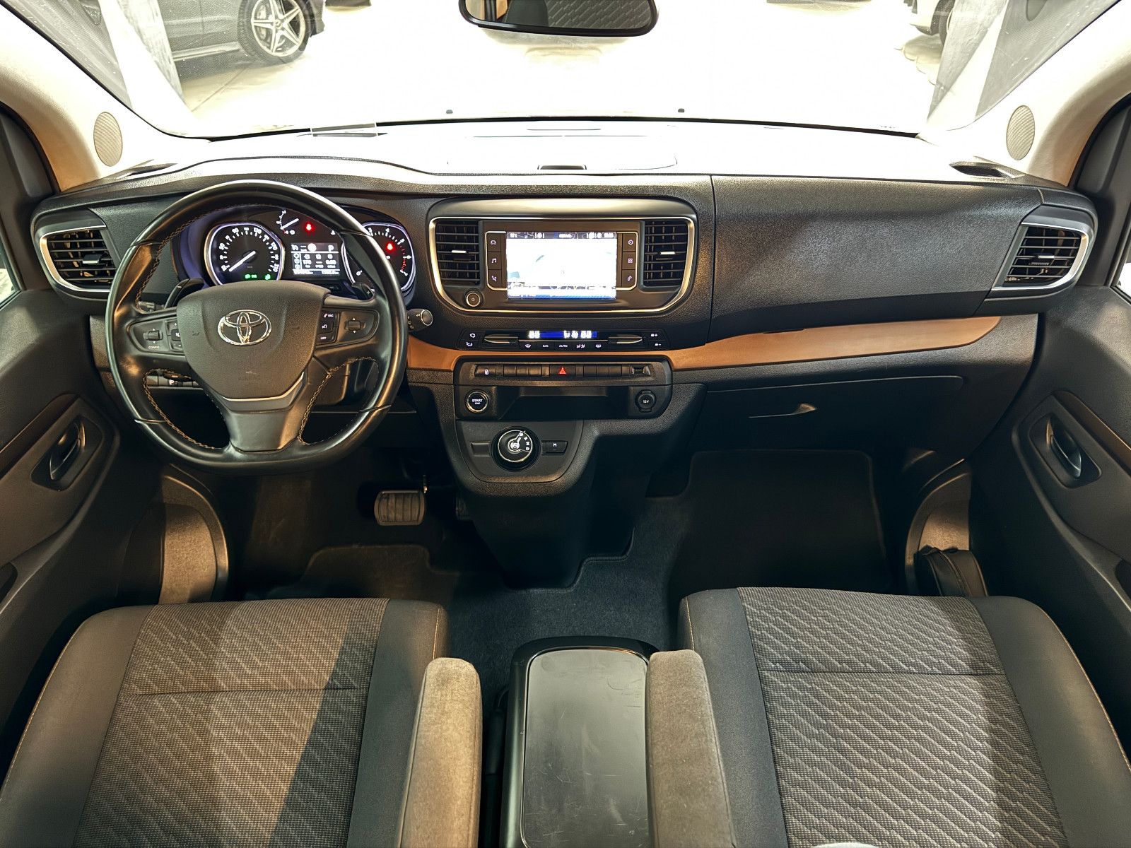 Fahrzeugabbildung Toyota DETHLEFFS CROSSCAMP FLEX 7-SITZER AUFSTELLDACH