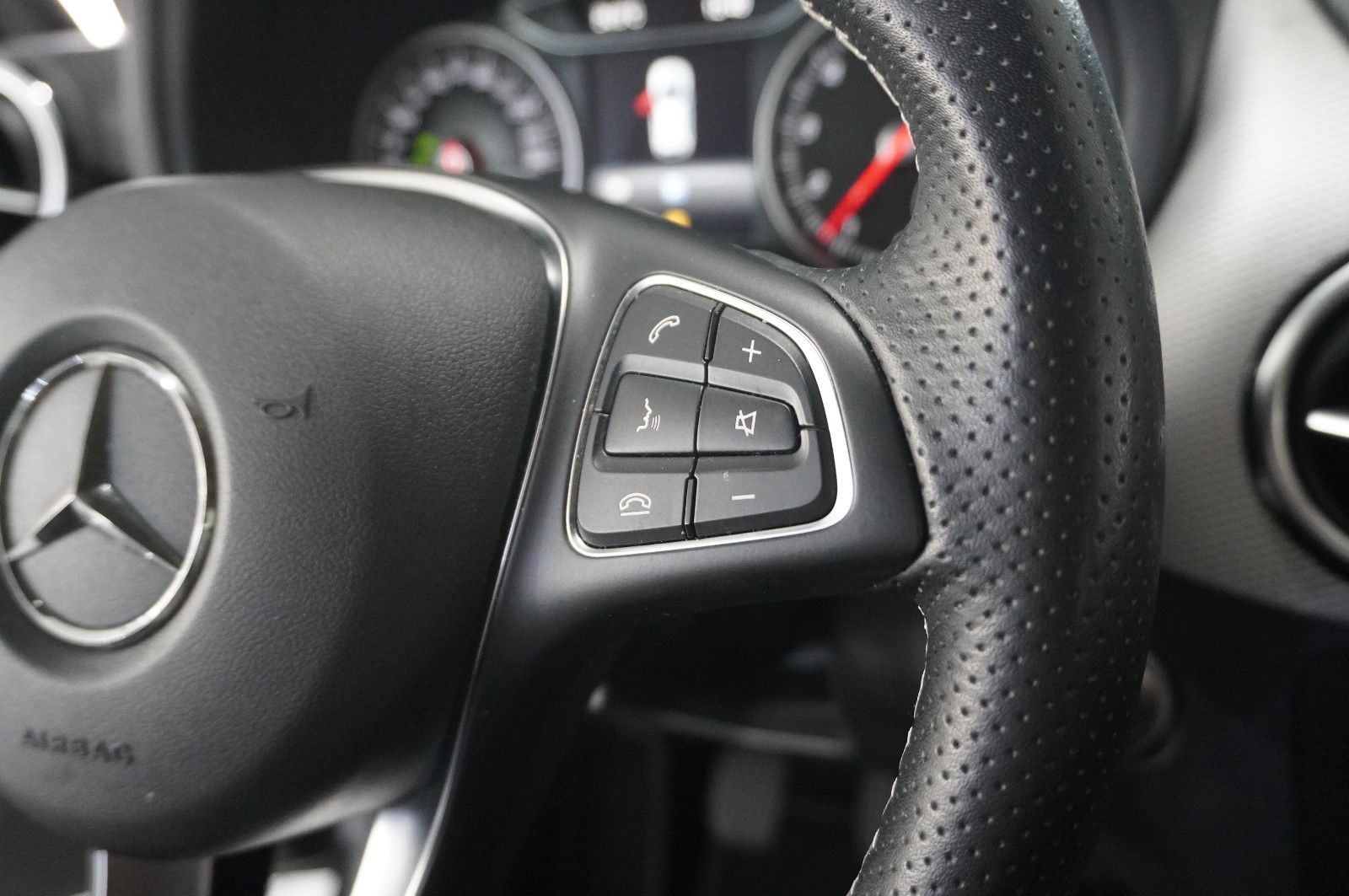 Fahrzeugabbildung Mercedes-Benz B 200 URBAN NAVI/LED/SHZ/PDC/TEMP./LEDER/KLIMA