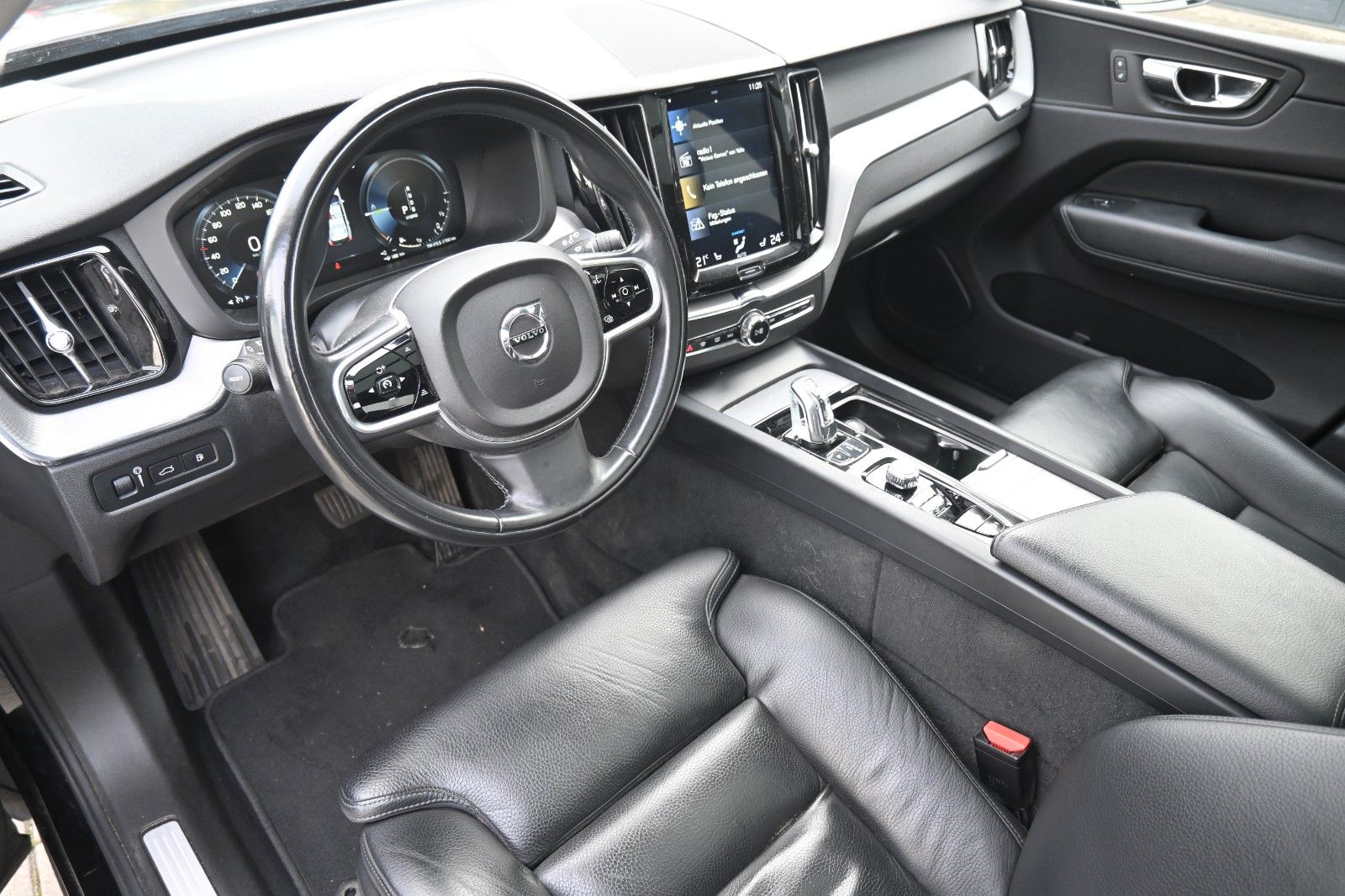 Fahrzeugabbildung Volvo XC60 T8 RC AWD Inscription*PANO*RFK*BLIS*DAB